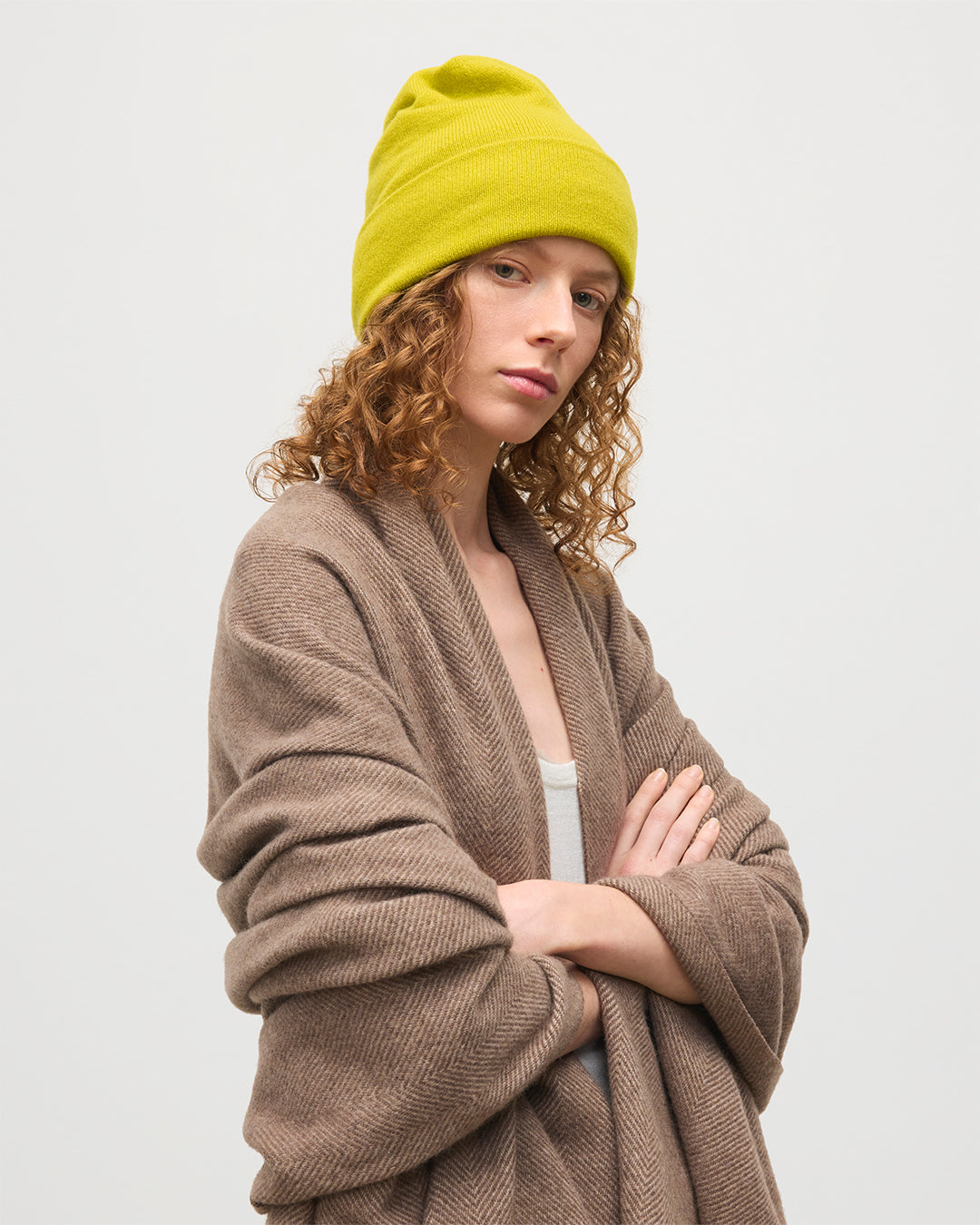 JOHNSTONS OF ELGIN CASHMERE BEANIE HAT 100% CASHMERE IN YELLOW WITH BROWN MOUNTAIN TWILL CASHMER THROW HAE02655SC4716ONE