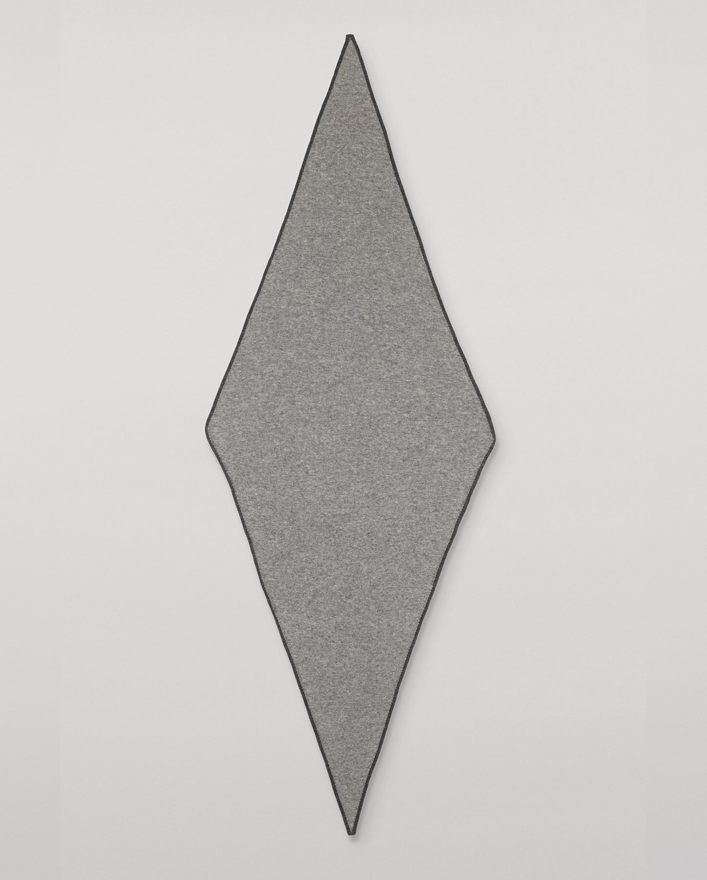 JOHNSTONS OF ELGIN CASHMERE GAUZY ETHEL DIAMOND SCARF GREY 100% CASHMERE HAE03401Q26239ONE