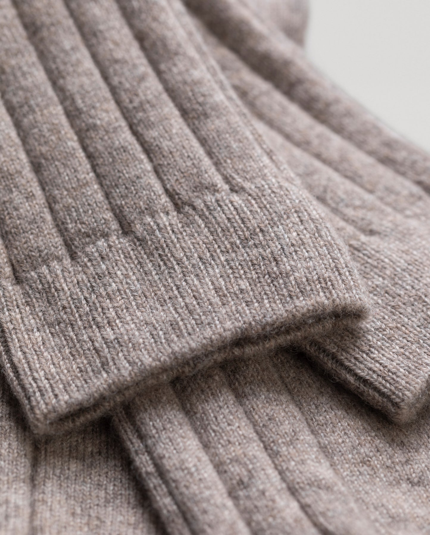 JOHNSTONS OF ELGIN MENS CASHMERE RIBBED FLEMING SOCKS LIGHT BROWN 90% CASHMERE, 10% NYLON HBN01009HB4447