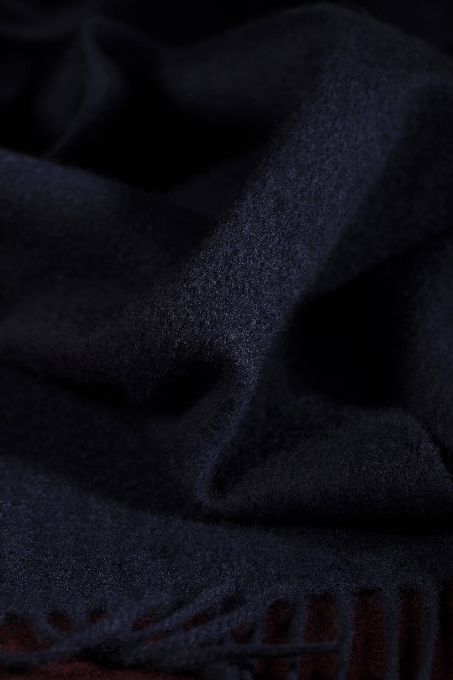 Johnstons of Elgin AW24 Woven Accessory Dark Navy Cashmere Scarf WA000016SD7330N/A