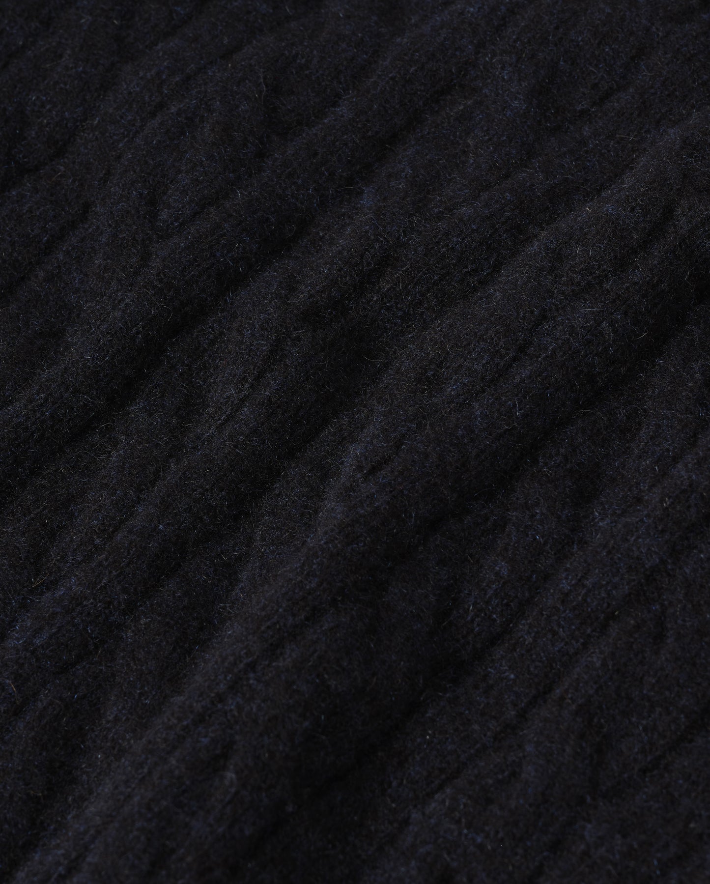 JOHNSTONS OF ELGIN KYLESKU CREW SWEATER CASHMERE CABLE ROUND NECK SWEATER DARK BLUE 100% CASHMERE KAA06028HD7347