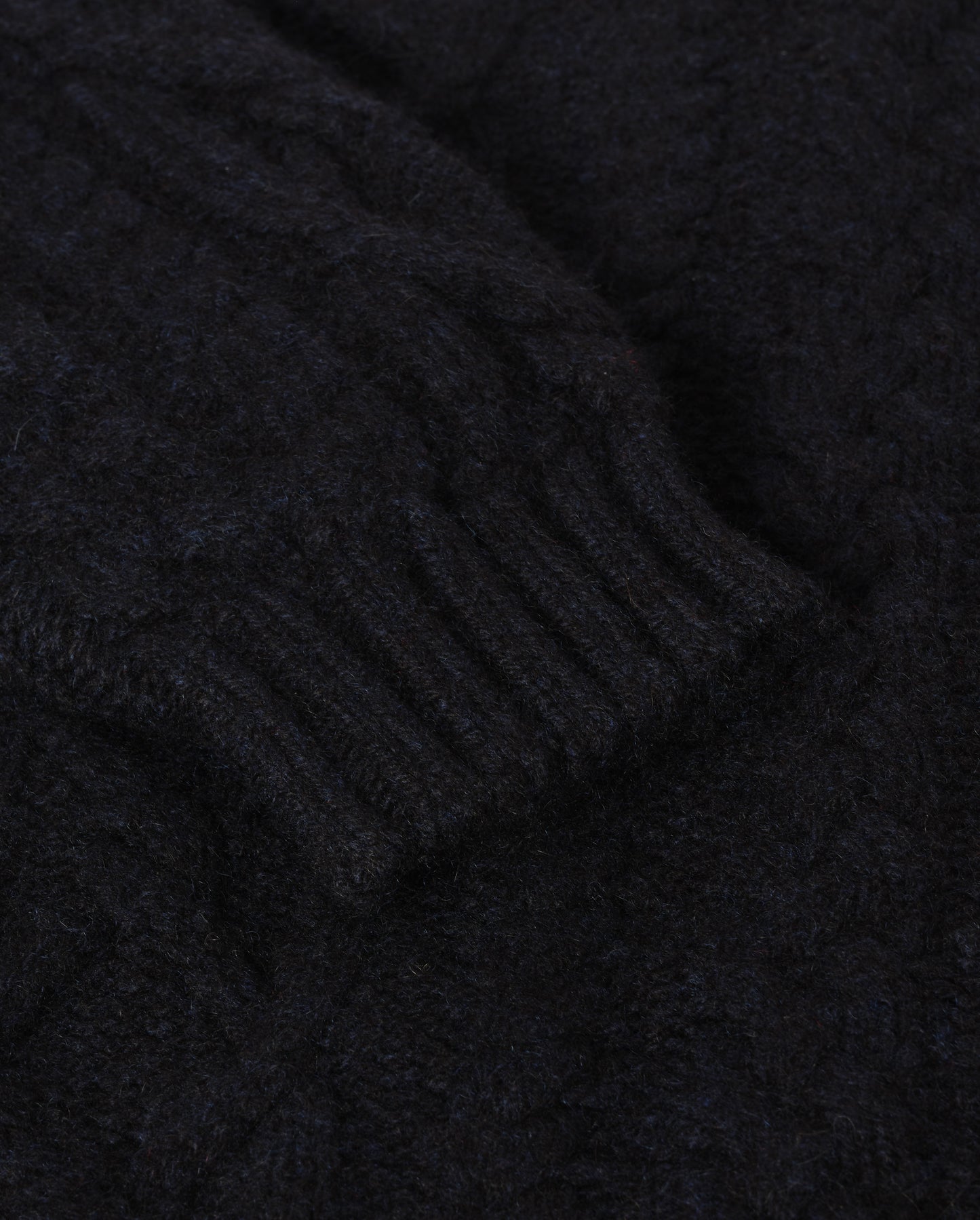 JOHNSTONS OF ELGIN MACDONALD CABLE CREW CASHMERE ARAN CABLE CREW SWEATER DARK BLUE 100% CASHMERE KAB06009HD7347