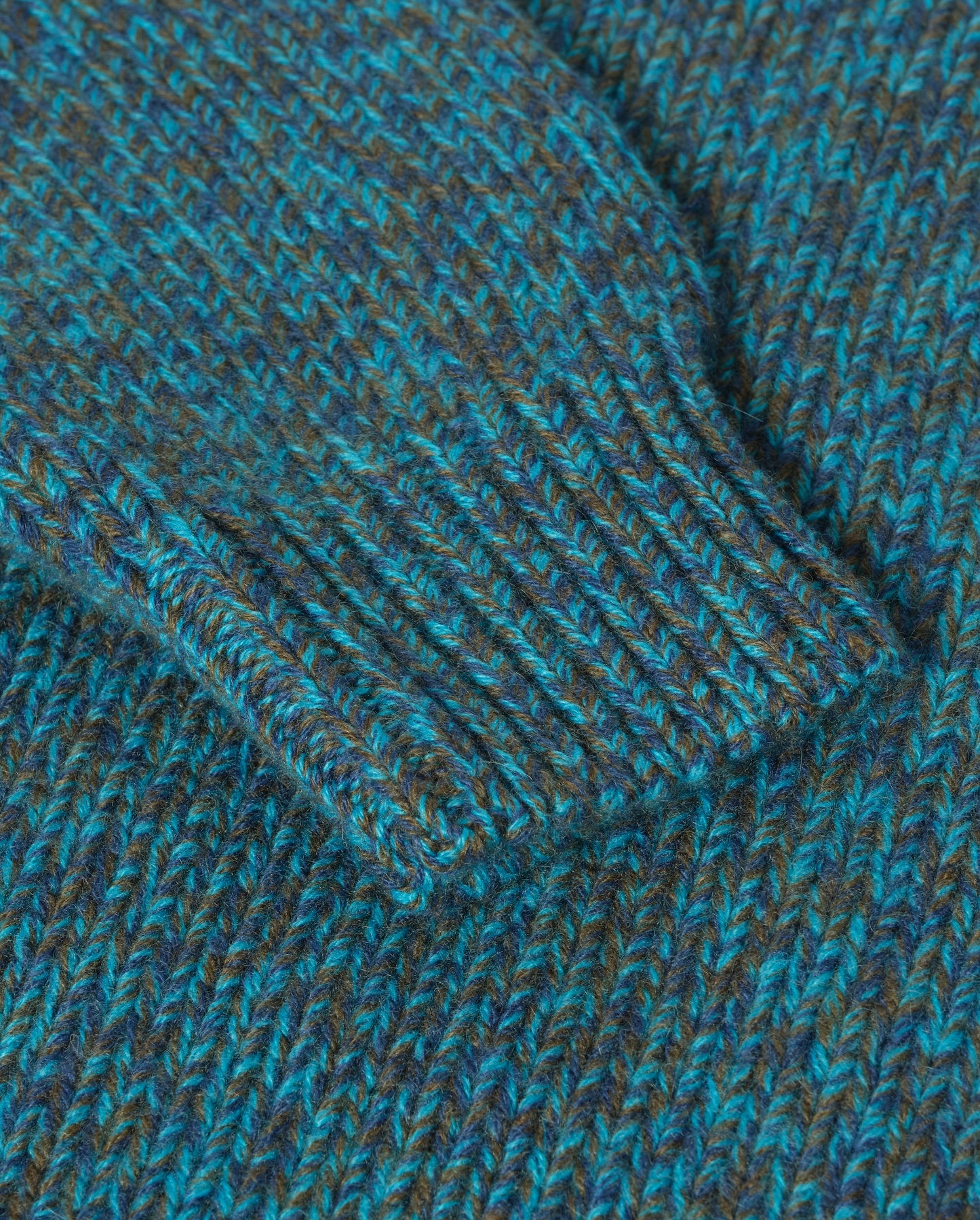 JOHNSTONS OF ELGIN FYFE CREW SWEATER CASHMERE 3 COLOUR MARL CREW SWEATER - 6 PLY BLUE MARL 100% CASHMERE KAC05753007012