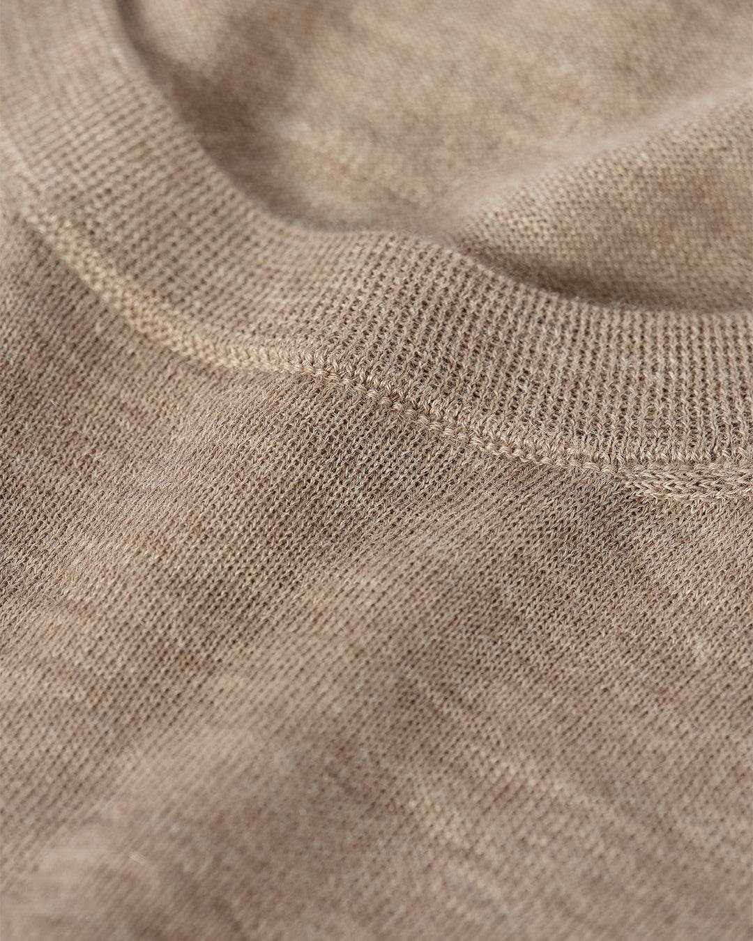 JOHNSTONS OF ELGIN MENS FIN SUPERFINE CREW LIGHT BROWN 100% SUPERFINE CASHMERE KAI05717HB0273