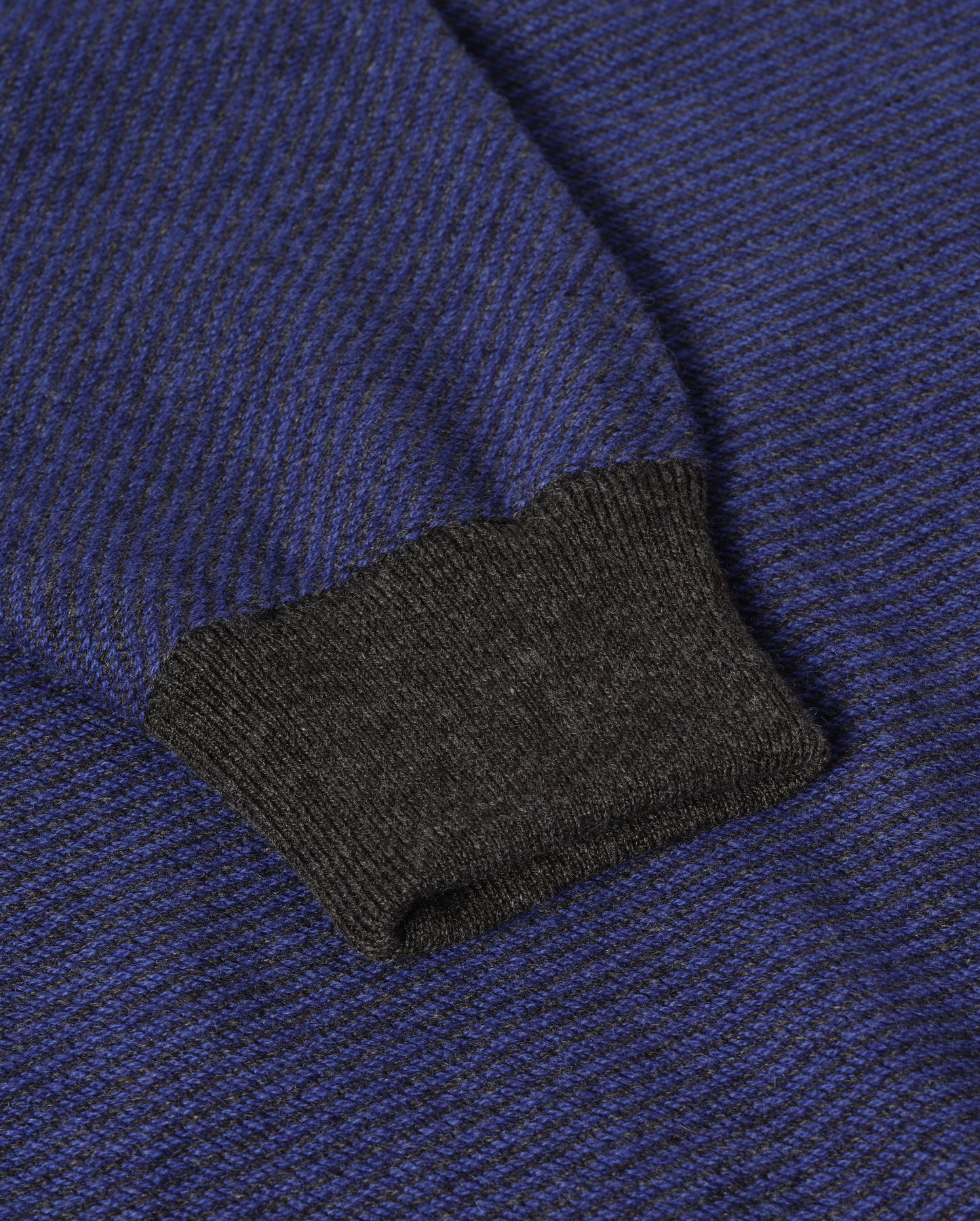 JOHNSTONS OF ELGIN LIDDELL SWEATSHIRT CASHMERE REVERSE TWILL STITCH SWEATSHIRT - 2 PLY GREY & BLUE 100% CASHMERE KAP05725Q26375