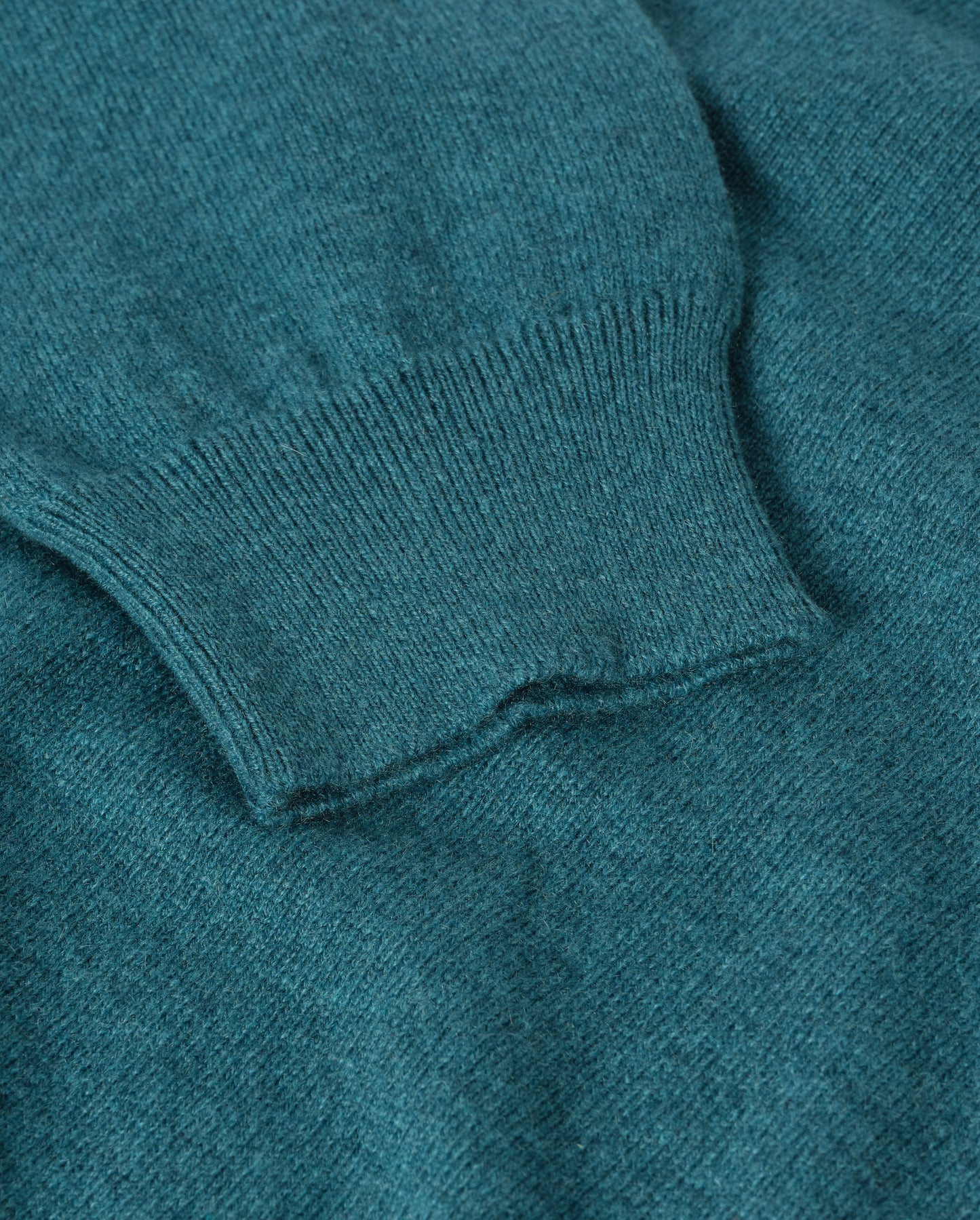 JOHNSTONS OF ELGIN LUNAN VEE SWEATER CLASSIC CASHMERE VEE NECK SWEATER 2 PLY GREEN 100% CASHMERE KAP05807HC4327