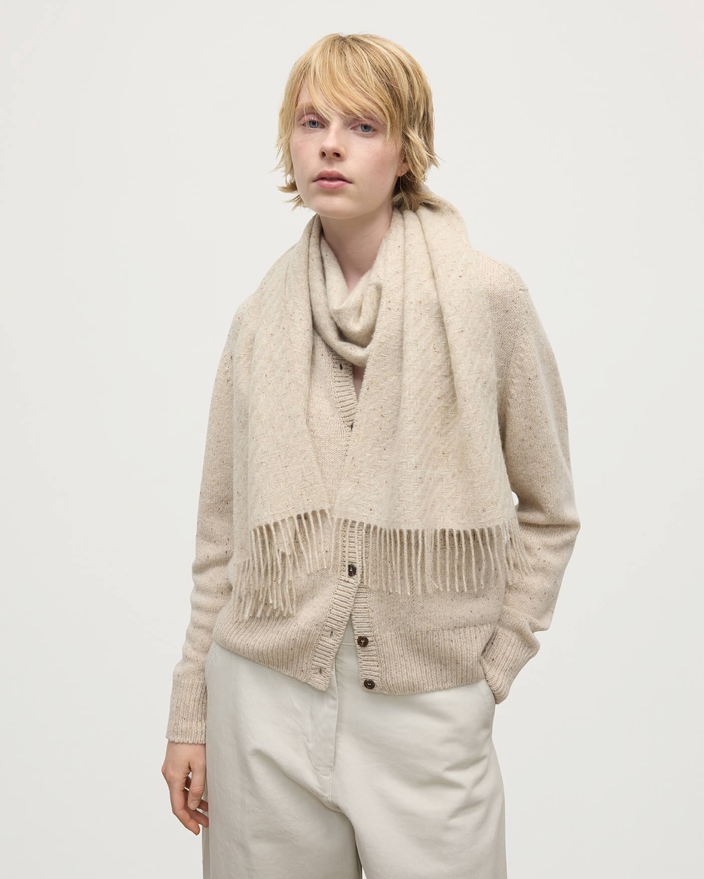 Model wearing Johnstons of Elgin Woven Accessories Cream Dun Lofty Twill Cream Cashmere Scarf WAC02307RU7658ONE
