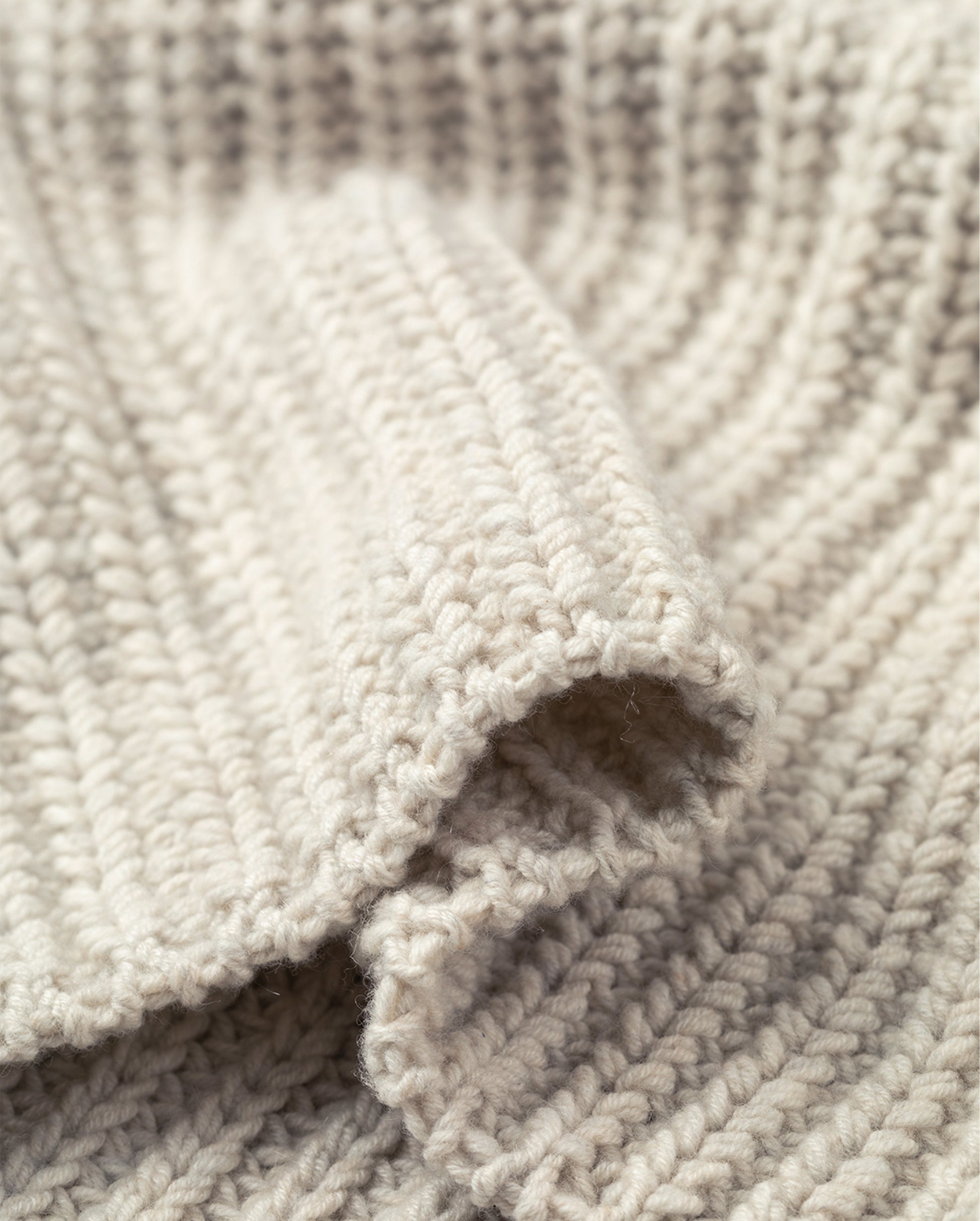 JOHNSTONS OF ELGIN CASHMERE LUXE COWIE RIB SNOOD WITH SHOULDER SPLIT NATURAL 100% CASHMERE HAB03312HA0402ONE