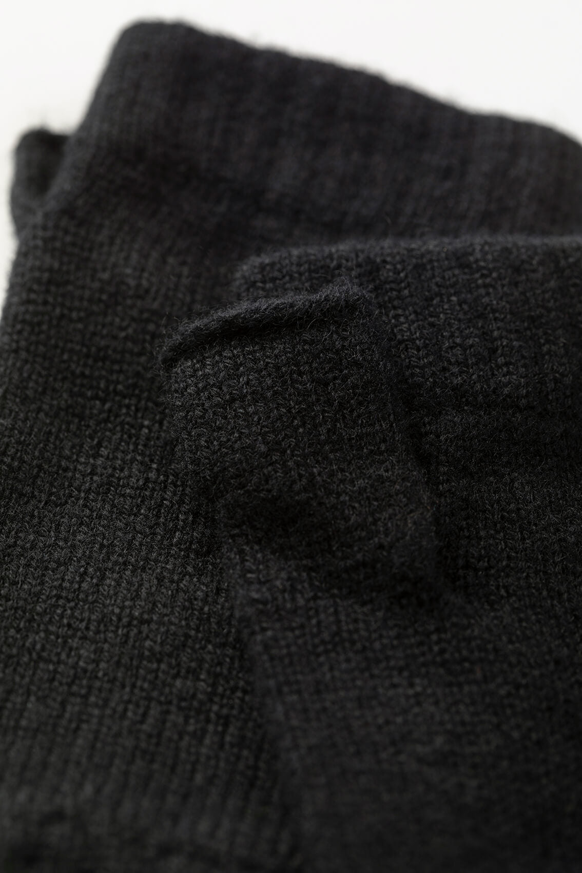 Johnstons of Elgin AW25 Knitted Accessories Black Black Cashmere Wrist Warmers HAD03215SA090055