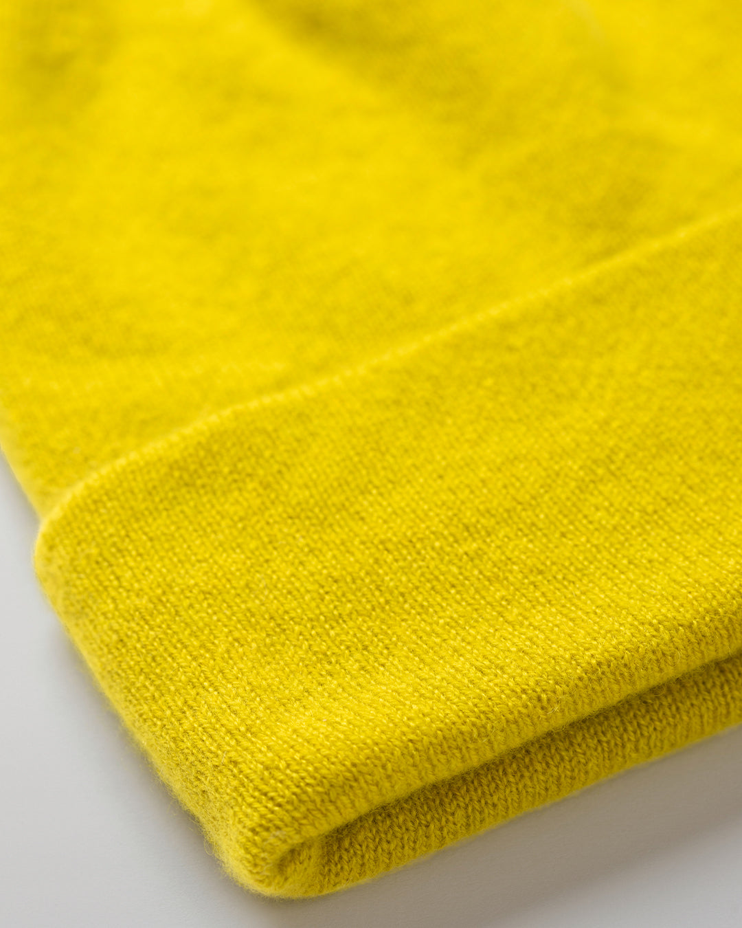 JOHNSTONS OF ELGIN CASHMERE BEANIE HAT 100% CASHMERE IN YELLOW HAE02655SC4716ONE