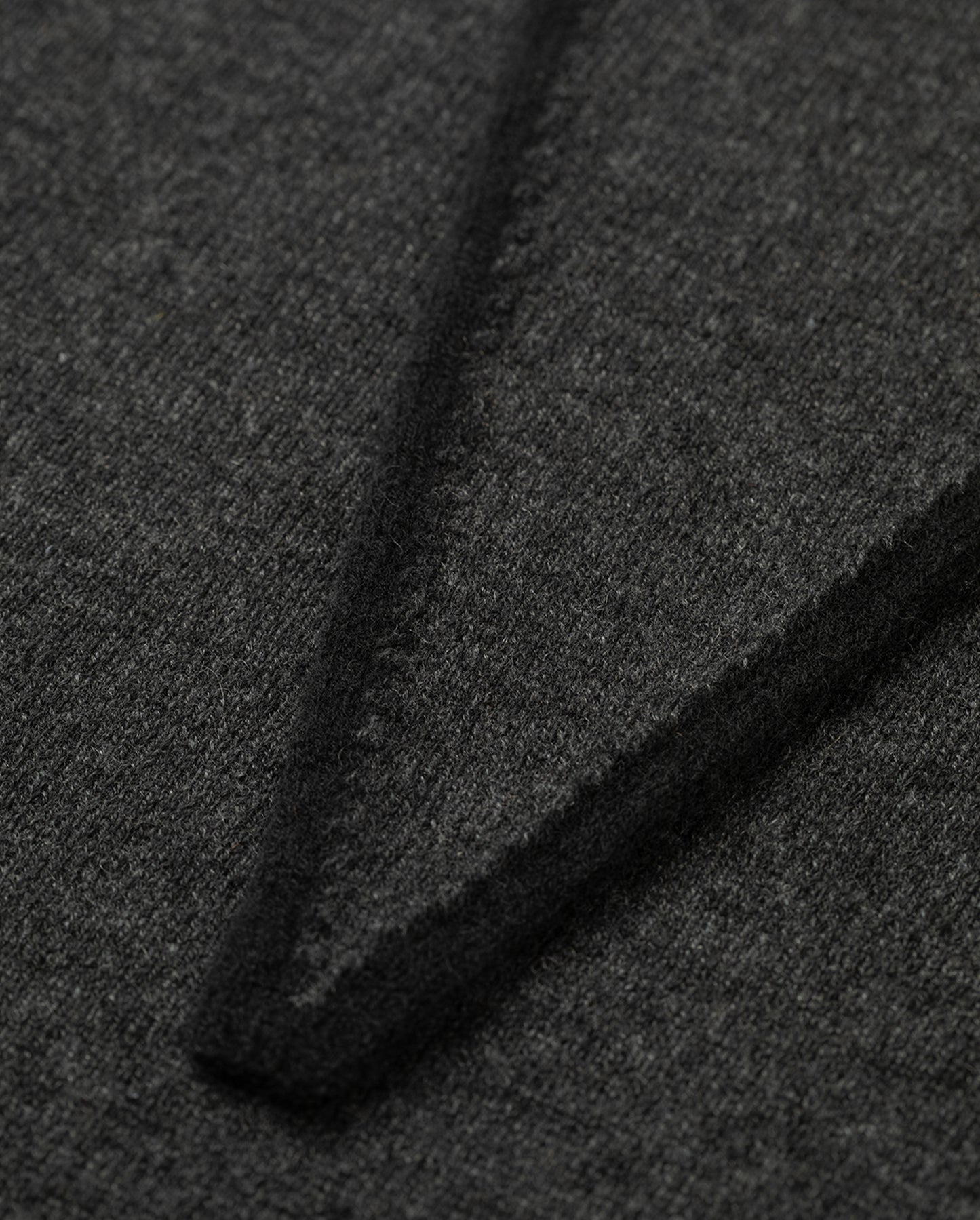 JOHNSTONS OF ELGIN CASHMERE GAUZY ETHEL DIAMOND SCARF BLACK & GREY 100% CASHMERE HAE03401Q26237ONE