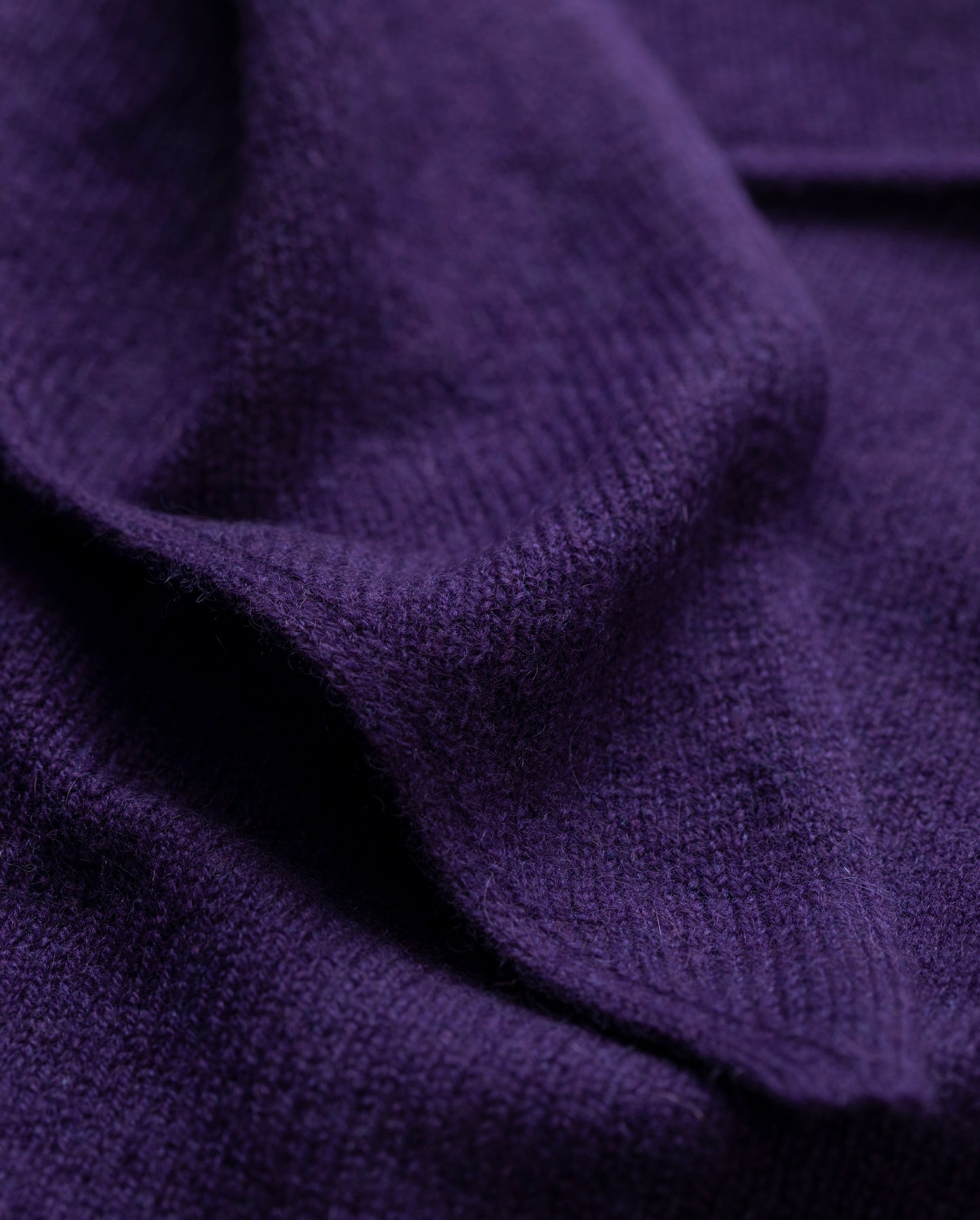 JOHNSTONS OF ELGIN CASHMERE GAUZY NECK TIE REEL BANDANA DARK PURPLE 100% CASHMERE HAE03430SD5370ONE