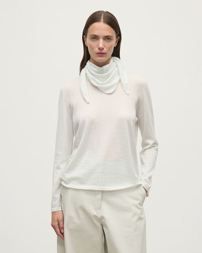 Model wearing Johnstons of Elgin AW25 Knitted Accessories  Gauzy Cashmere White Triangle Neck Tie with matching cashmere sweater HAE03430HA0371ONE