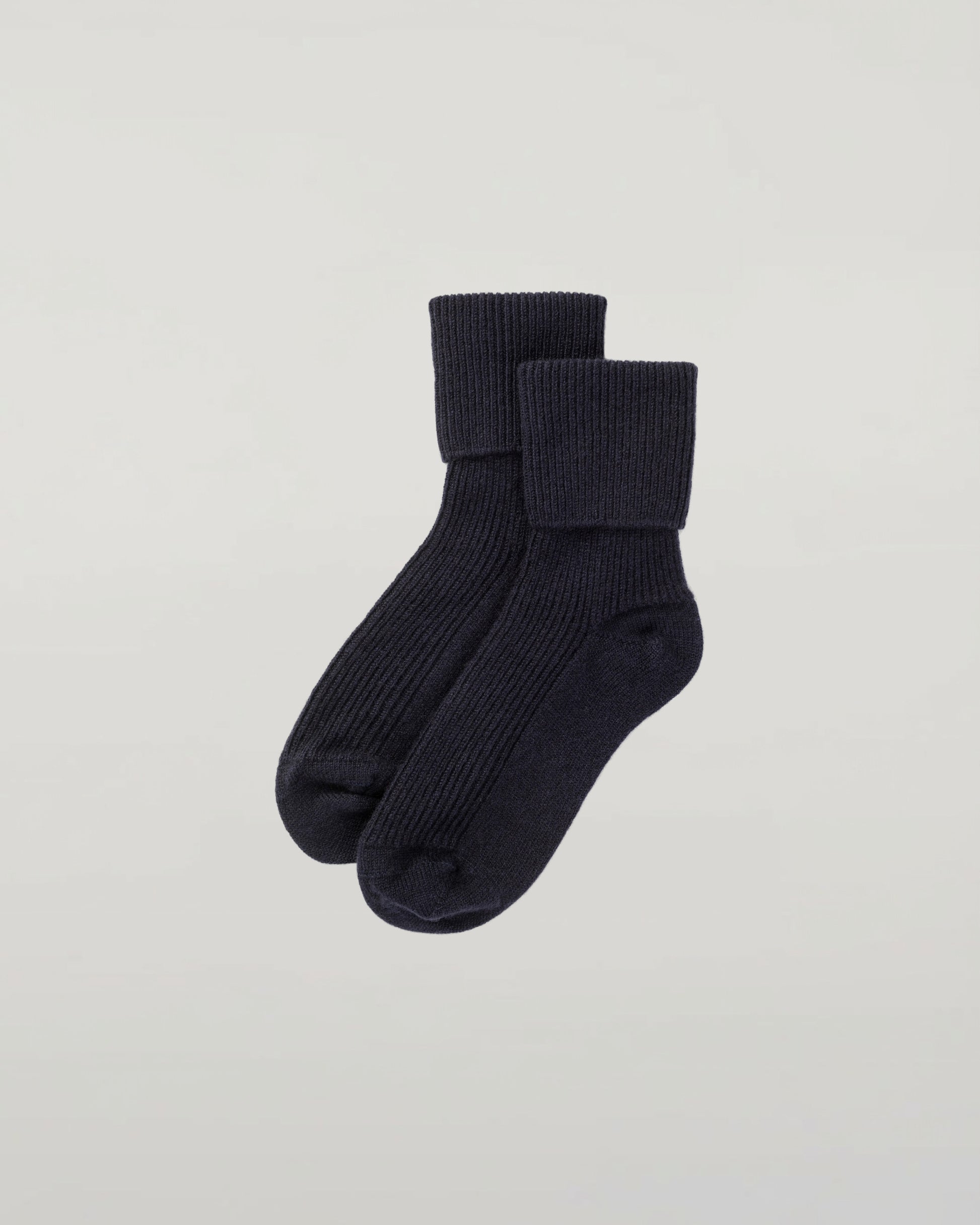 Johnstons of Elgin AW25 Knitted Accessories  Women's Cashmere Lounge Socks HAG02565SD7666ONE