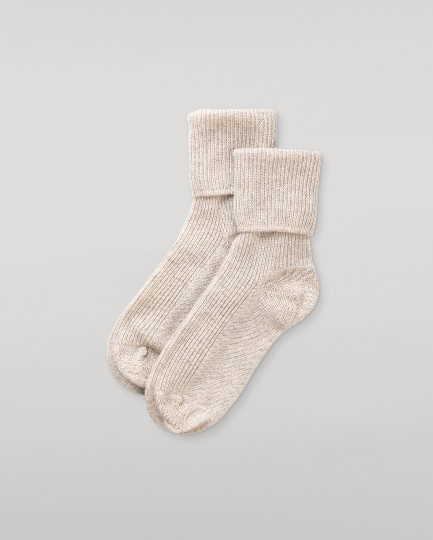 JOHNSTONS OF ELGIN WOMENS CASHMERE TRAVEL SOCK NATURAL 100% CASHMERE HAG02565HA0402ONE