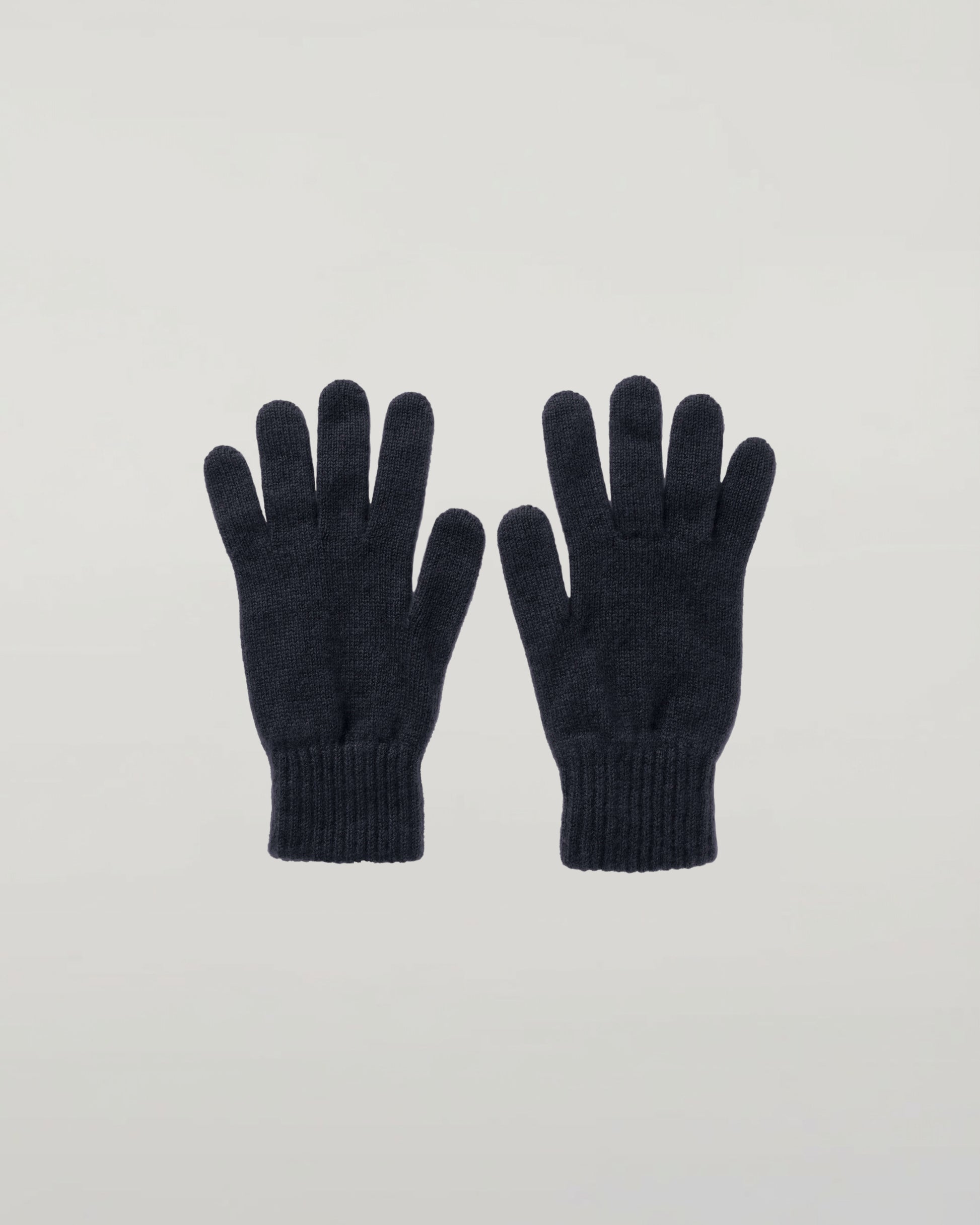 Johnstons of Elgin Men's Navy Cashmere Accessories Gift Set 365GIFTSET6A