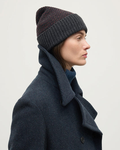 Johnstons of Elgin AW25 Knitted Accessories Charcoal & Damson Seed Stitch Cashmere Grey Beanie HAY03527Q25306ONE