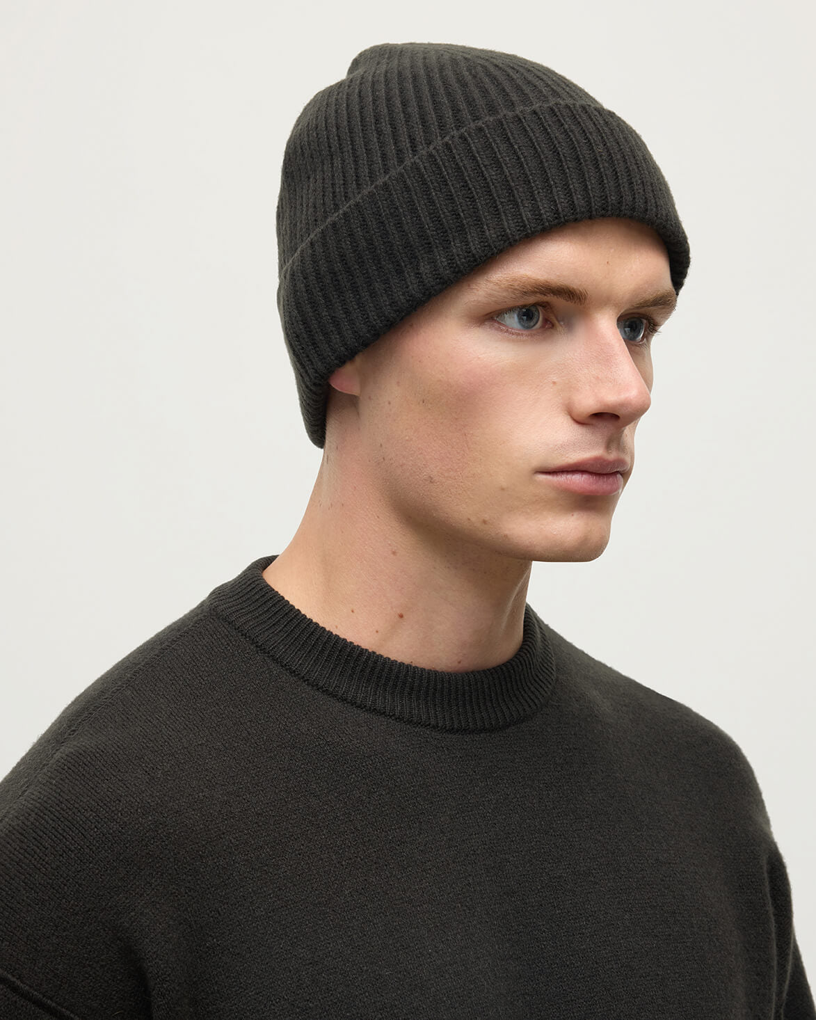 Johnstons of Elgin AW25 Knitted Accessories Iron Ribbed Grey Cashmere Beanie HAY03536SC7330ONE