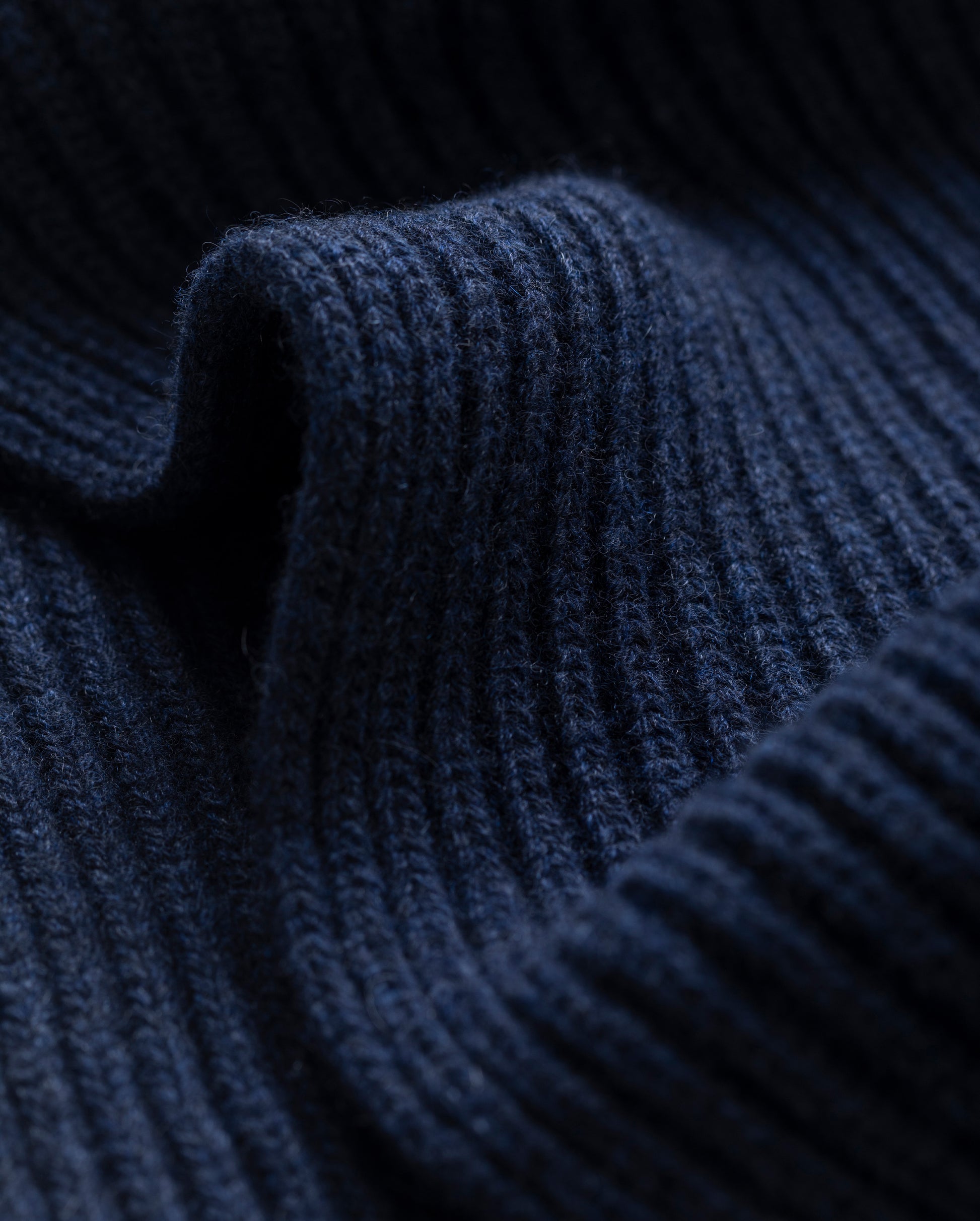 JOHNSTONS OF ELGIN CASHMERE RIBBED LOVAT SCARF NAVY 100% CASHMERE HAY03639HD7350ONE