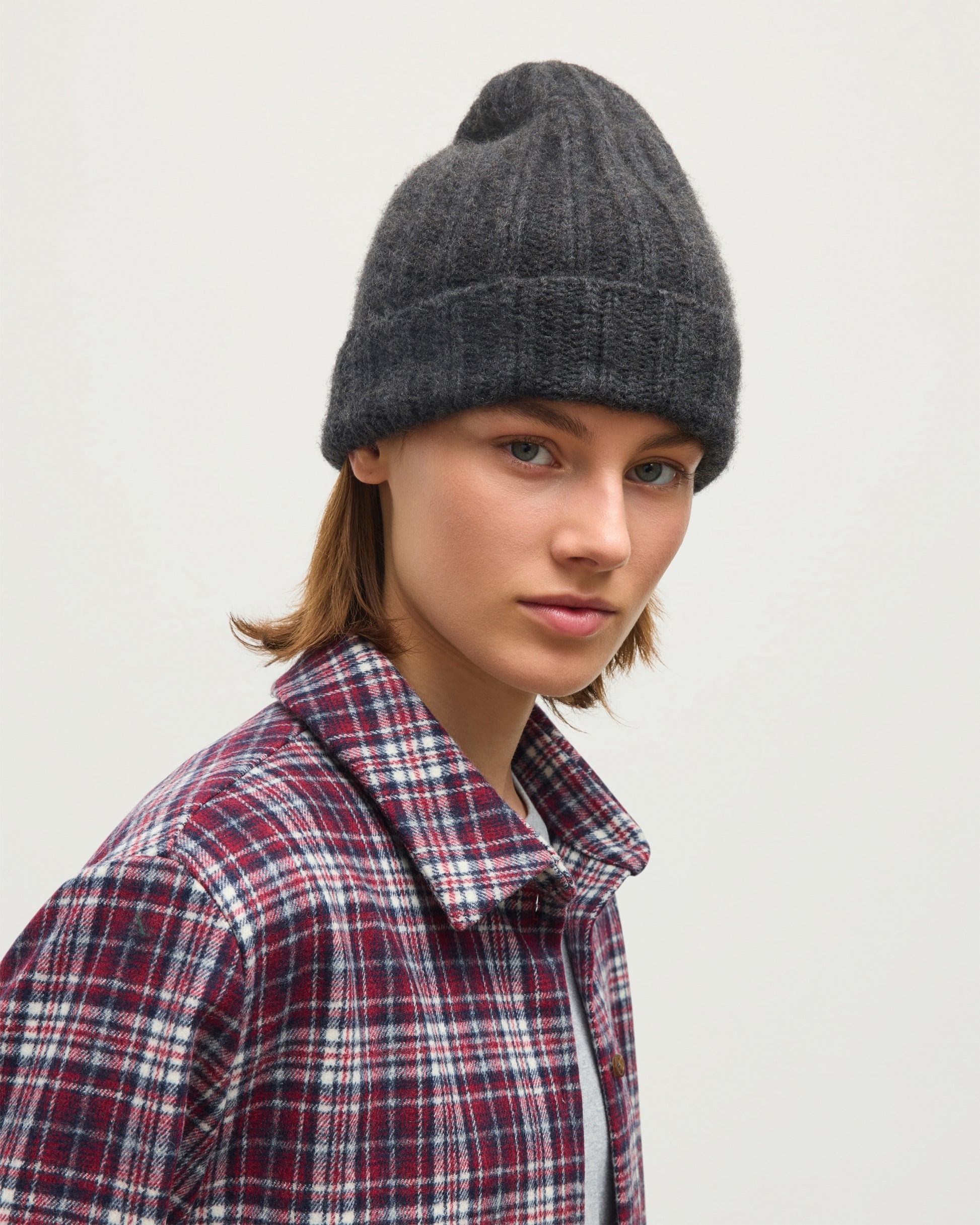 JOHNSTONS OF ELGIN BRUSHED CASHMERE SILK FLAT RIB PEAK TOP BYRNE BEANIE DARK GREY 74% CASHMERE, 26% SILK HBC01179HA7232ONE
