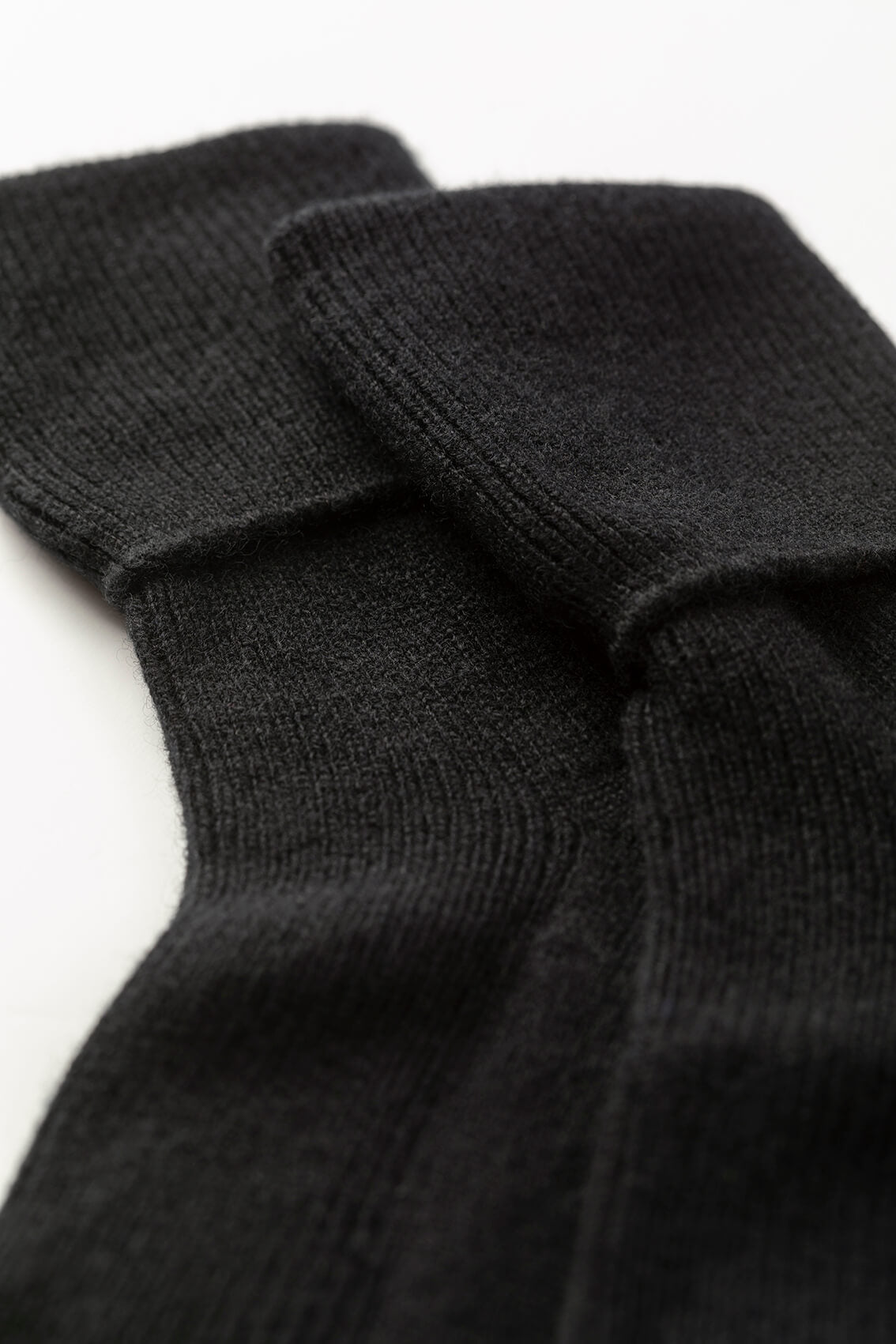 Johnstons of Elgin Knitted Accessories Black  Women's Black Cashmere Socks HBN00007SA0900ONE