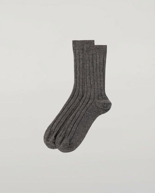 Johnstons of Elgin AW24 Knitted Accessory Mid Grey Men's Cashmere Ribbed Socks HBN01009HA4181