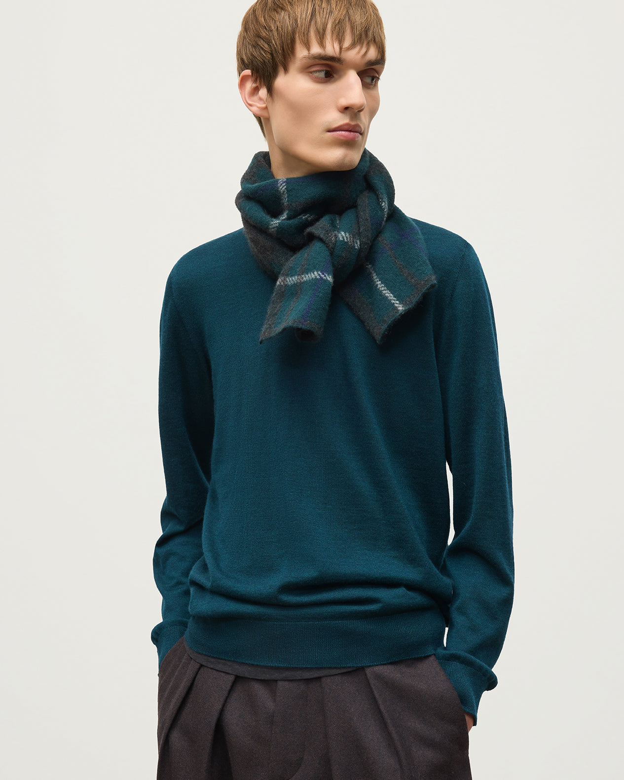 JOHNSTONS OF ELGIN BRUSHED CASHMERE SILK INTARSIA CHECK BAIRD SCARF DARK GREY 74% CASHMERE, 26% SILK HBP01178JU1625ONE