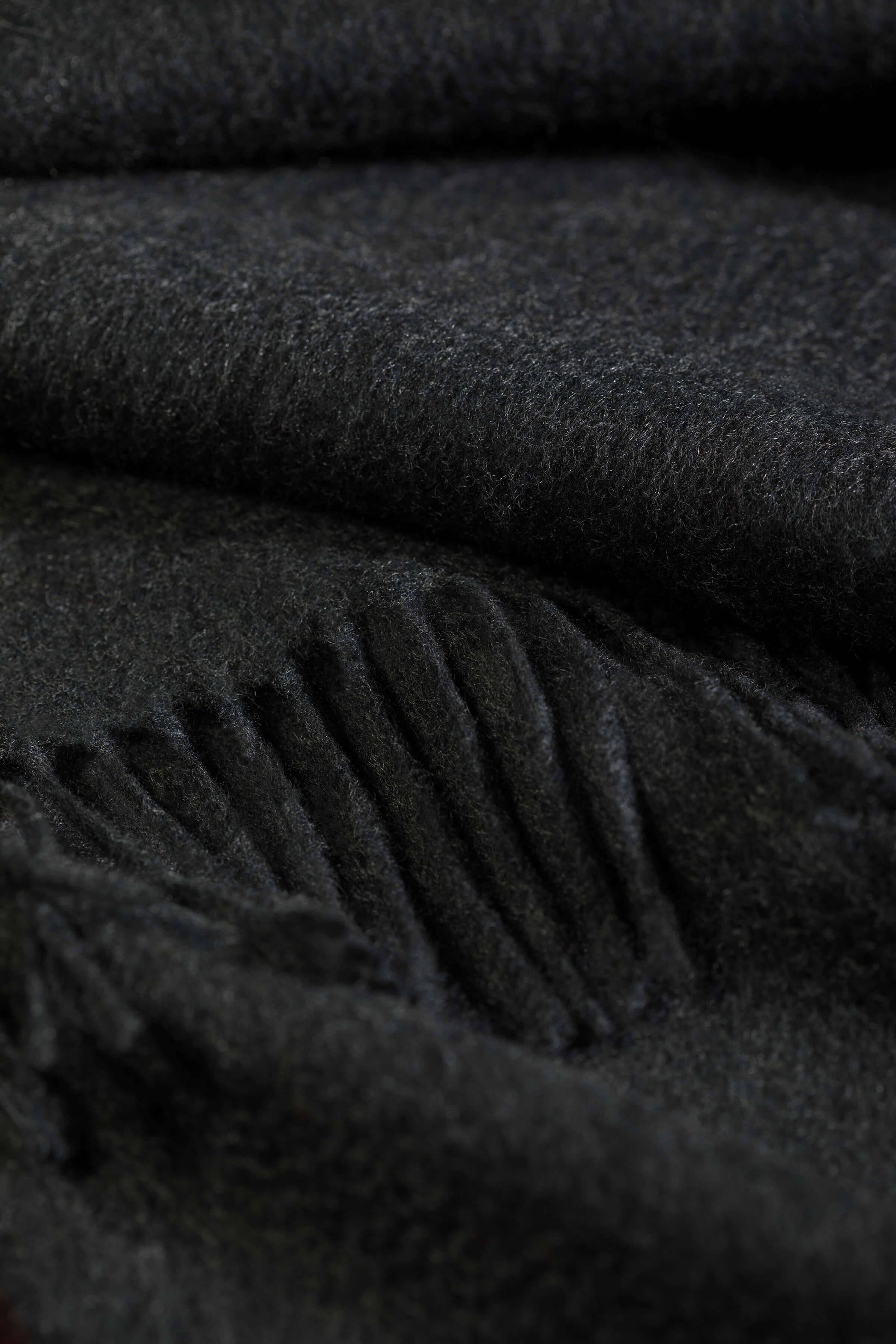 Johnstons of Elgin Cashmere Scarf in Charcoal on a white background WA000016HA0700N/A