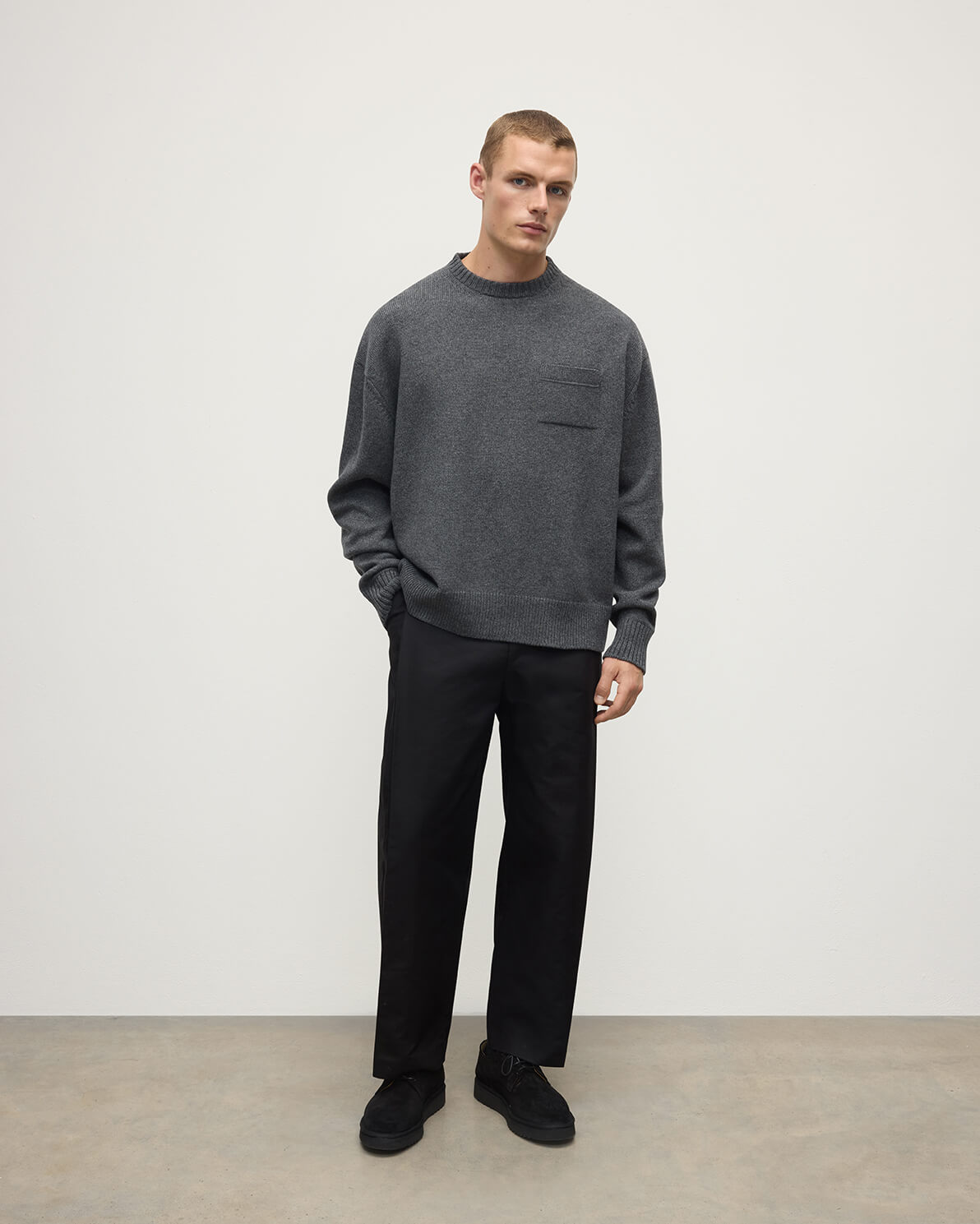 Johnstons of Elgin men's mid grey cashmere jumper KAA05310HA4181