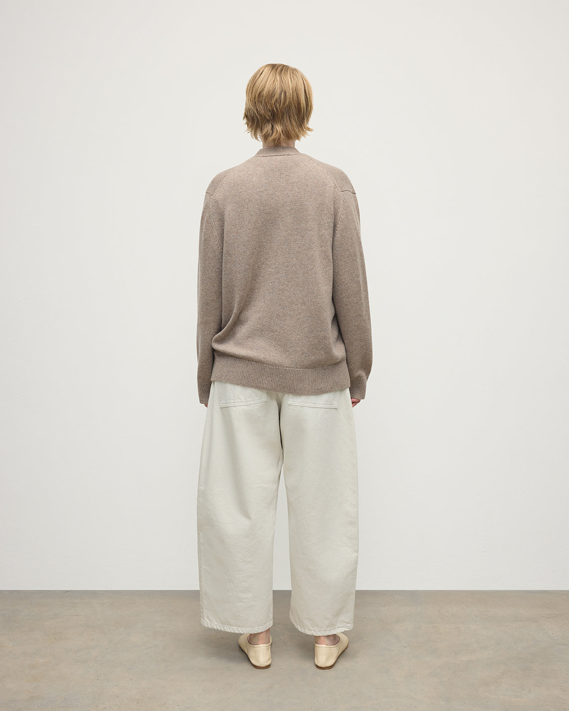Model wearing Johnstons of Elgin AW25 Women's Knitwear Ash Boyfriend-Fit Brown Cashmere Cardigan Back View KAA05560HB4334