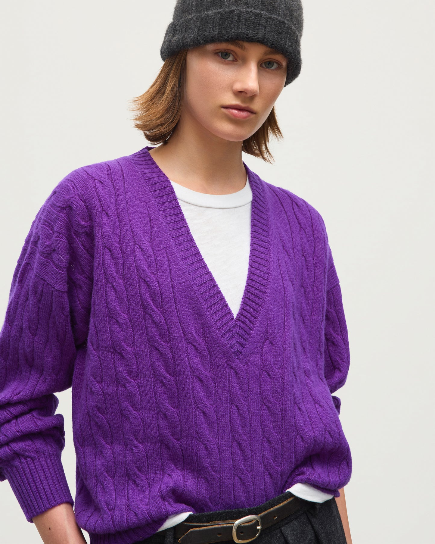 JOHNSTONS OF ELGIN KYLESKU DEEP VEE SWEATER CASHMERE CABLE DEEP VEE SWEATER PURPLE 100% CASHMERE KAA05728SD5372