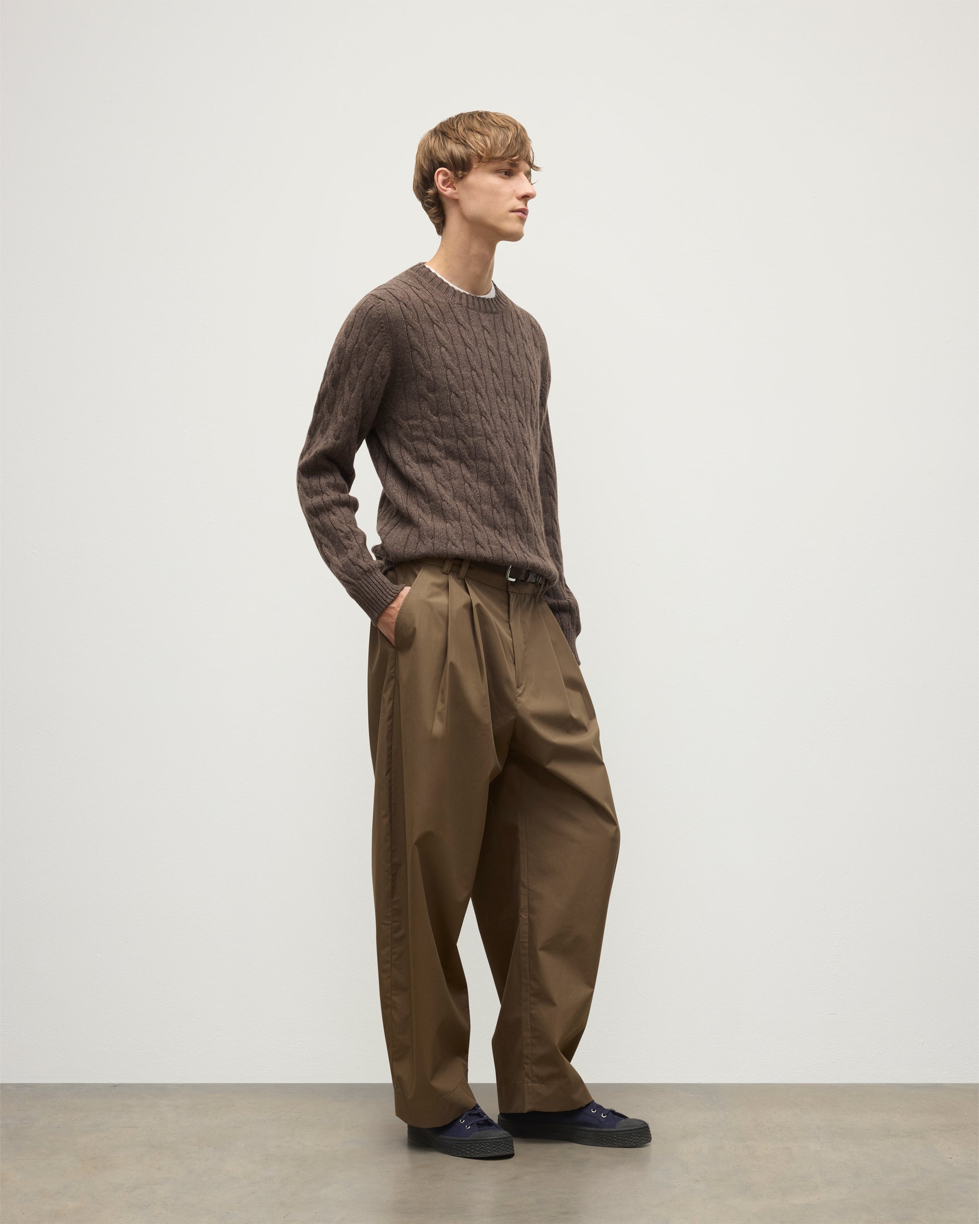 Johnstons of Elgin men's 100% cashmere cable sweater in natural KAA05754HB7162