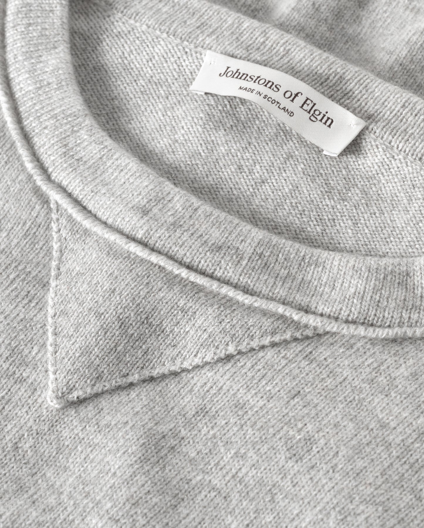 JOHNSTON OF ELGIN WOMENS STELLA SWEATSHIRT GREY 100% CASHMERE WITH NAVY BEANIE KAA05770HA0399