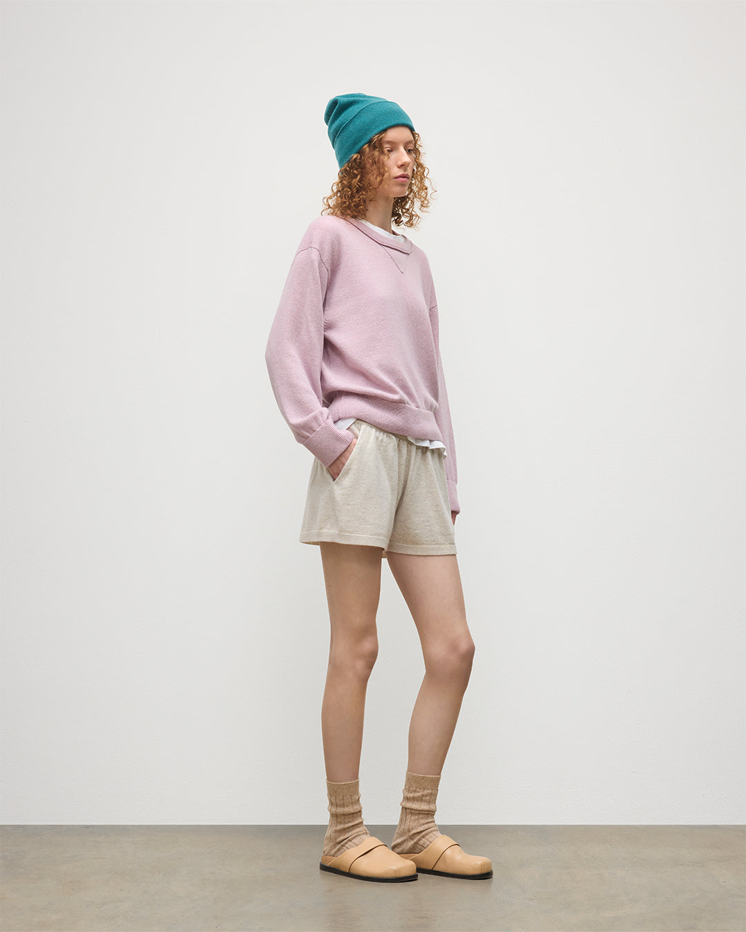 JOHNSTONS OF ELGIN WOMENS STELLA SWEATSHIRT PINK 100% CASHMERE WITH NATURAL CASHMERE SHORTS, AND VERDIGRIS BRAEMAR CASHMERE BEANIE KAA05770HE0071