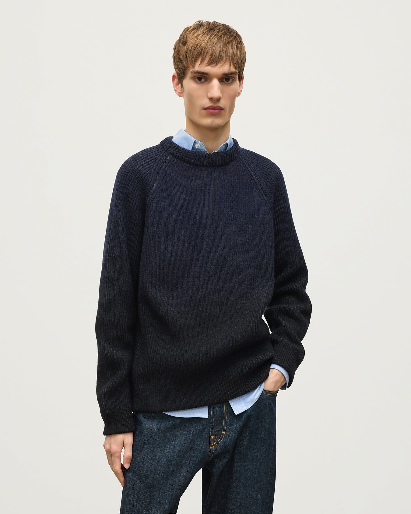 JOHNSTONS OF ELGIN PIONEER CREW SWEATER CASHMERE RIBBED OMBRE CREW NECK SWEATER - 6 PLY BLACK 100% CASHMERE KAA05954Q26321