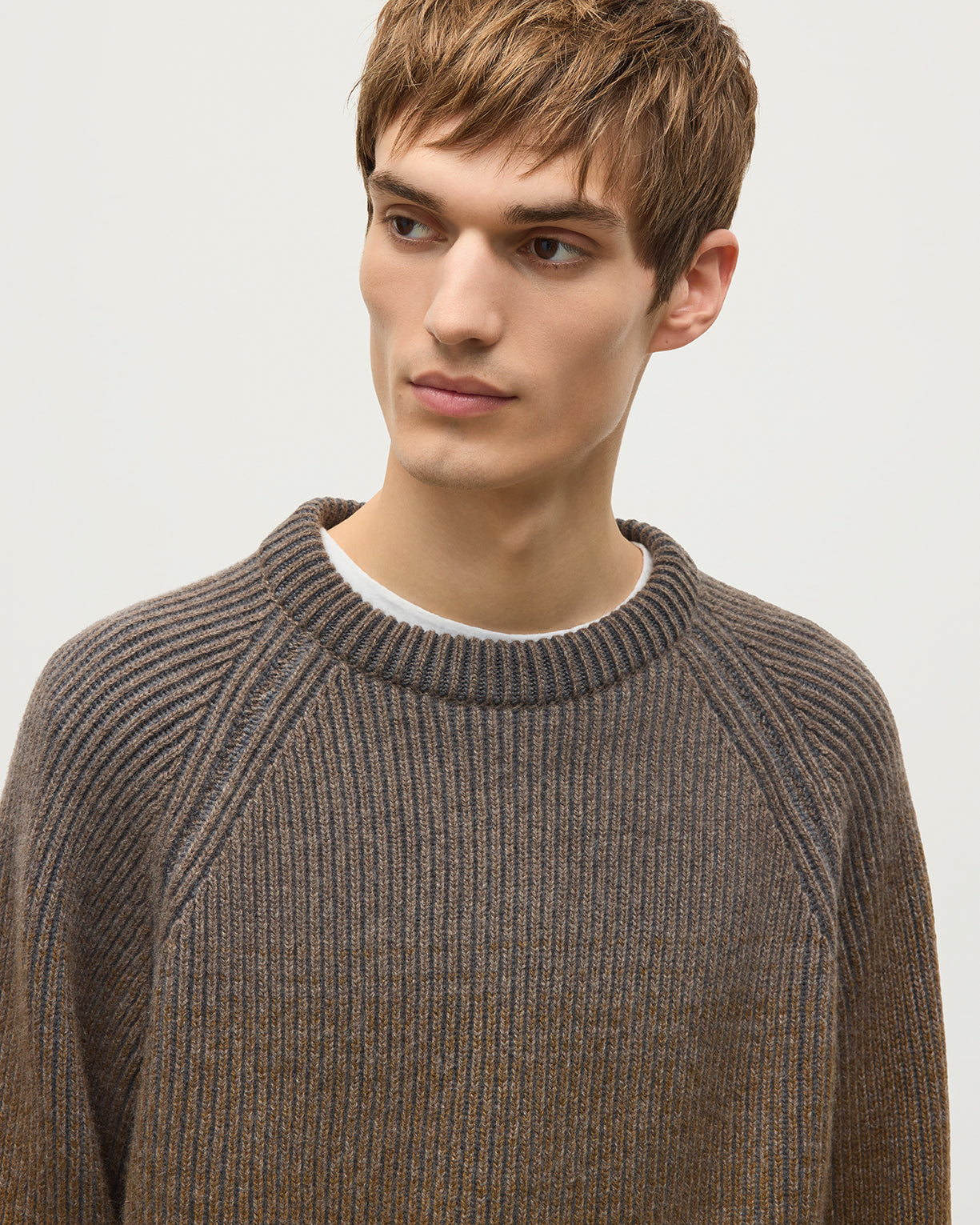 JOHNSTONS OF ELGIN PIONEER CREW SWEATER CASHMERE RIBBED OMBRE CREW NECK SWEATER - 6 PLY GREEN 100% CASHMERE KAA05954Q26323