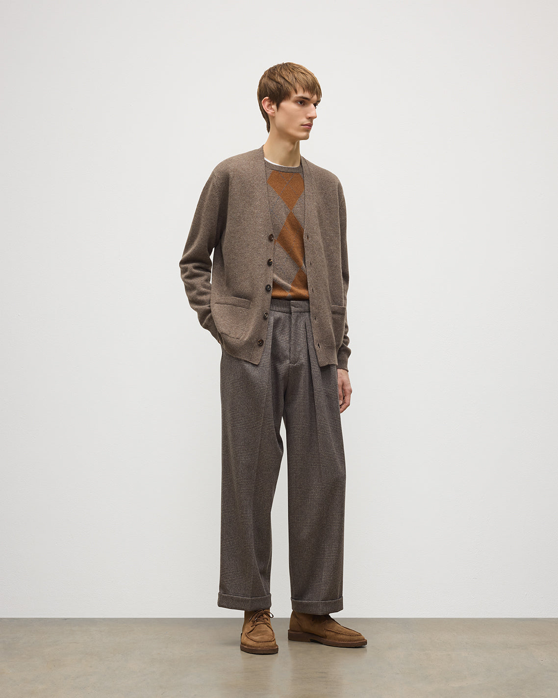 JOHNSTONS OF ELGIN REDPATH VEE NECK CARDIGAN CASHMERE VEE NECK CARDIGAN - 4 PLY BROWN 100% CASHMERE KAA05962HB7128