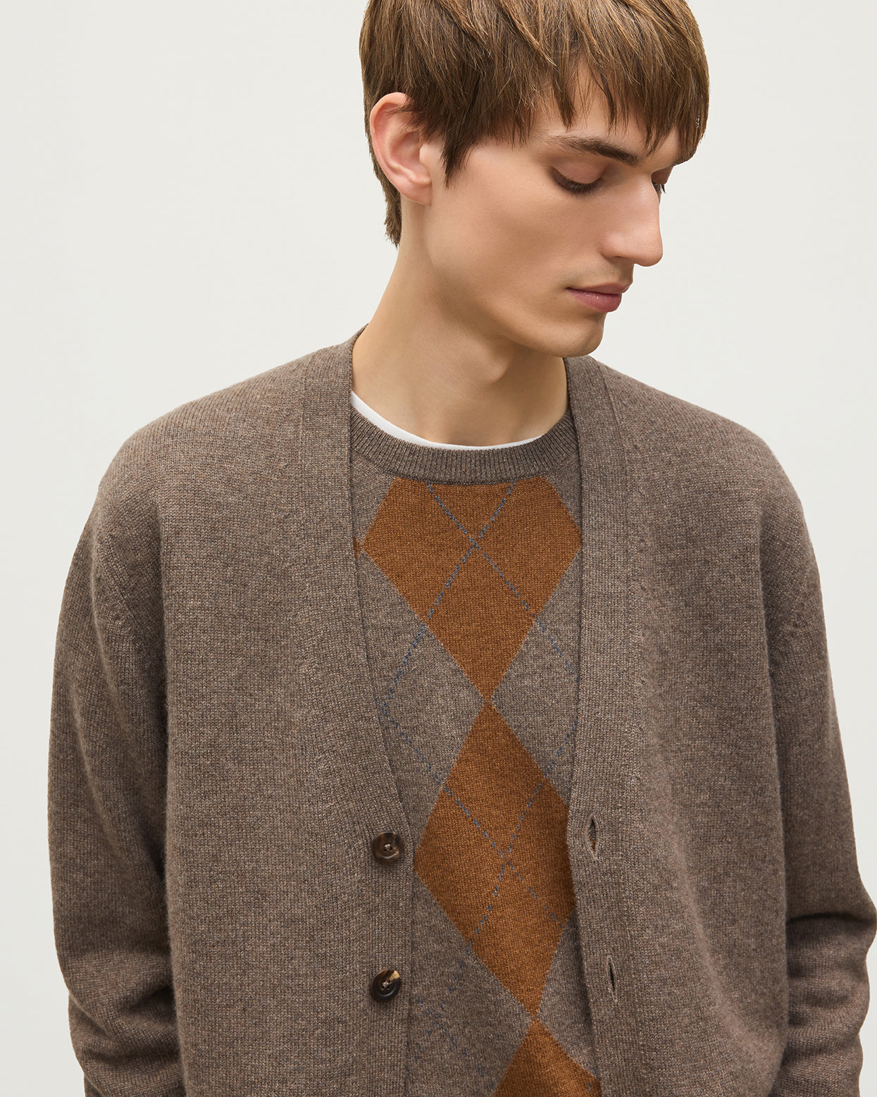 JOHNSTONS OF ELGIN REDPATH VEE NECK CARDIGAN CASHMERE VEE NECK CARDIGAN - 4 PLY BROWN 100% CASHMERE KAA05962HB7128