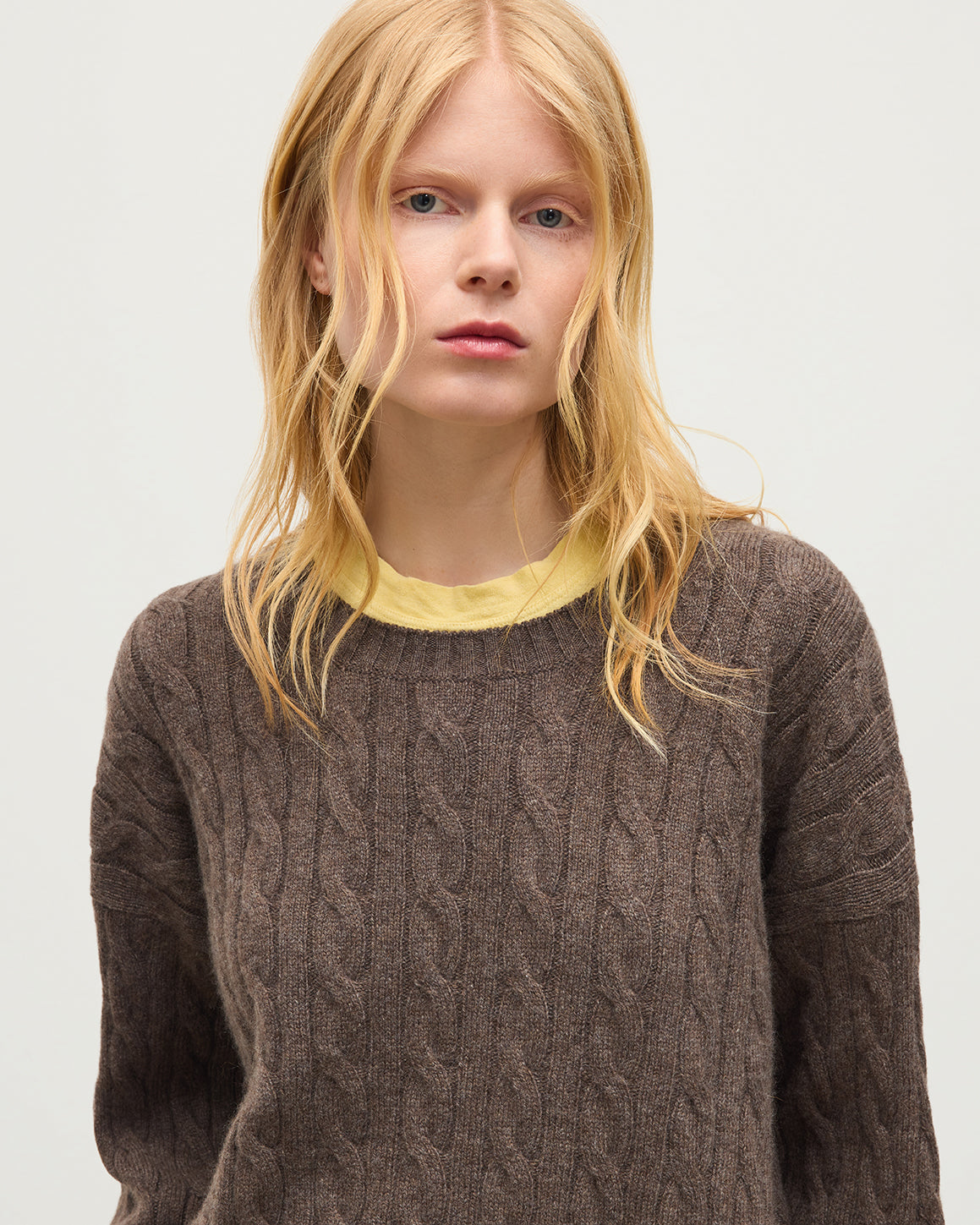 JOHNSTONS OF ELGIN KYLESKU CREW SWEATER CASHMERE CABLE ROUND NECK SWEATER BROWN 100% CASHMERE KAA06028HB7126
