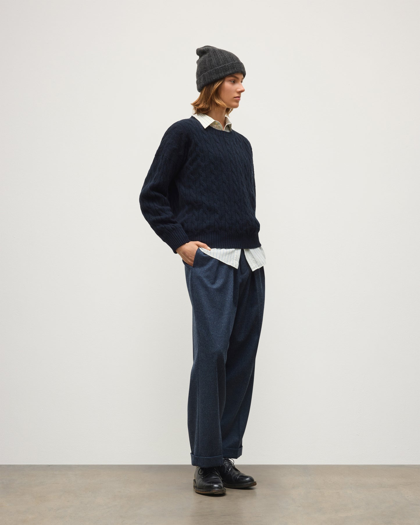 JOHNSTONS OF ELGIN KYLESKU CREW SWEATER CASHMERE CABLE ROUND NECK SWEATER DARK BLUE 100% CASHMERE KAA06028HD7347