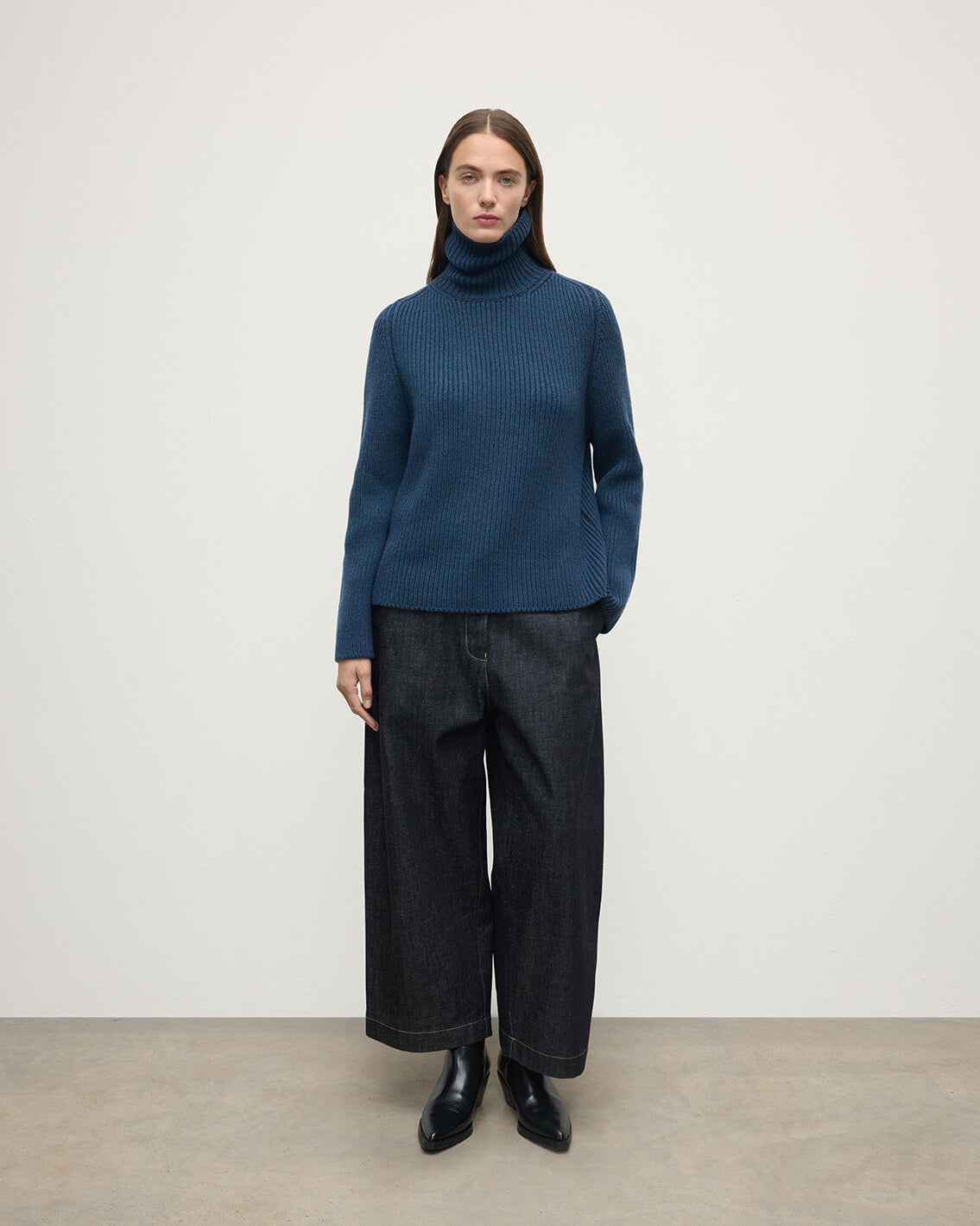 Model wears Johnstons of Elgin AW25 Women's Knitwear Heather Navy Roll-Collar Navy Cashmere Jumper Front View KAB05492HD7321