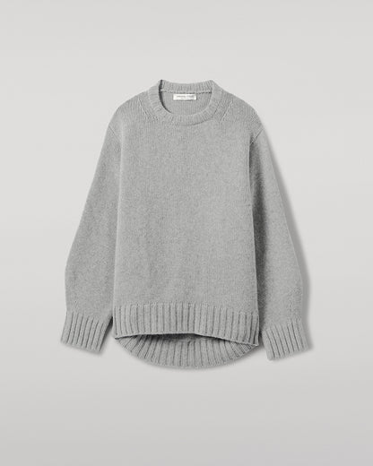 Johnstons of Elgin AW25 Women's Knitwear Light Grey Relaxed Grey Cashmere Jumper close up KAB05562HA0308