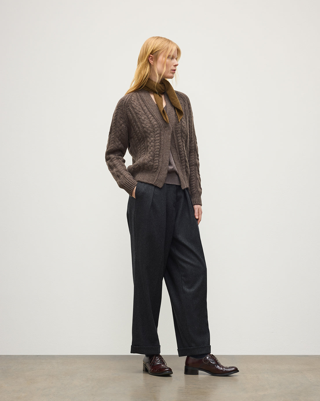 JOHNSTONS OF ELGIN MABEL VEE CARDIGAN CASHMERE ARAN CABLE VEE NECK CARDIGAN DETAIL ON BACK BROWN 100% CASHMERE KAB05982HB7126