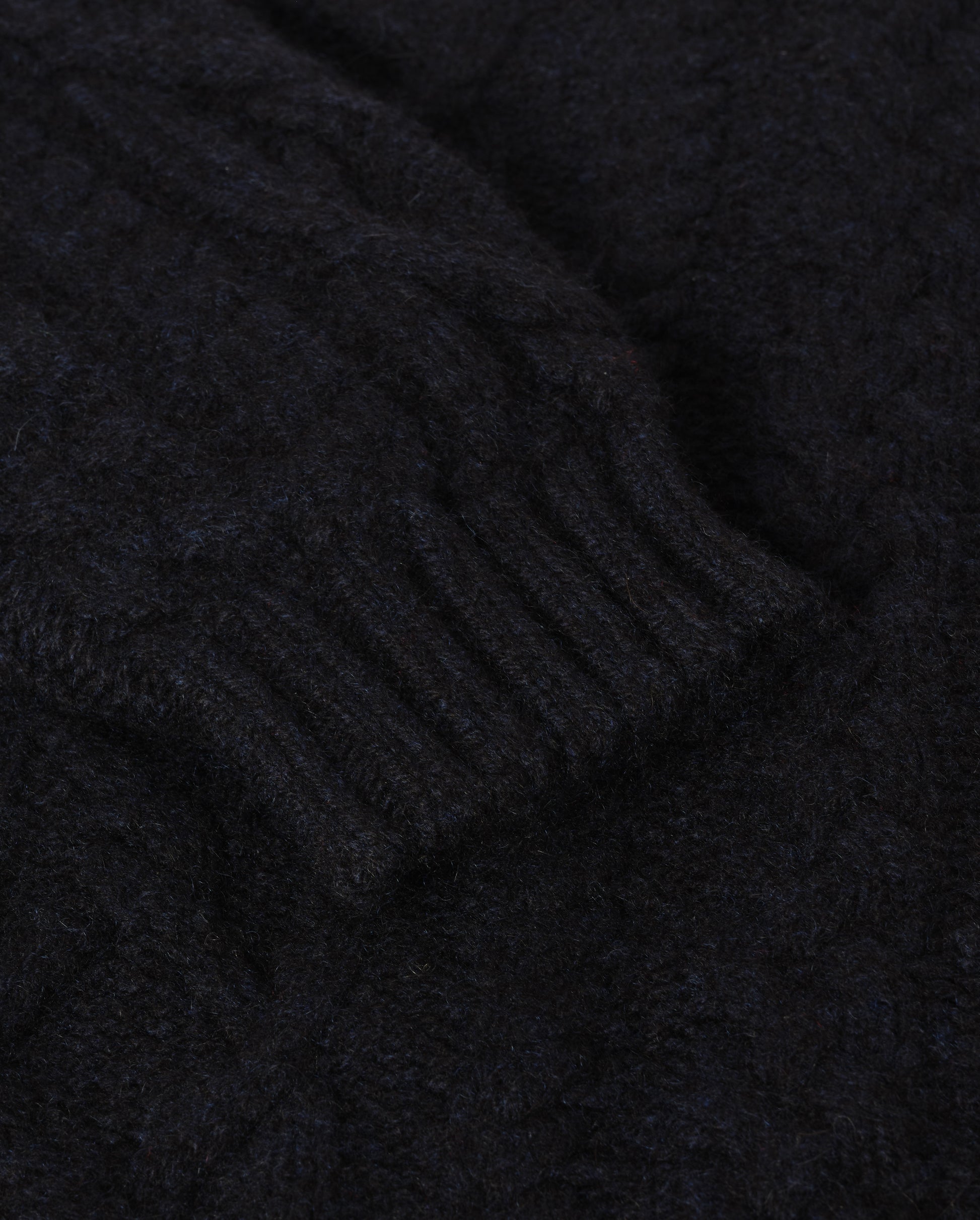 JOHNSTONS OF ELGIN MACDONALD CABLE CREW CASHMERE ARAN CABLE CREW SWEATER DARK BLUE 100% CASHMERE KAB06009HD7347