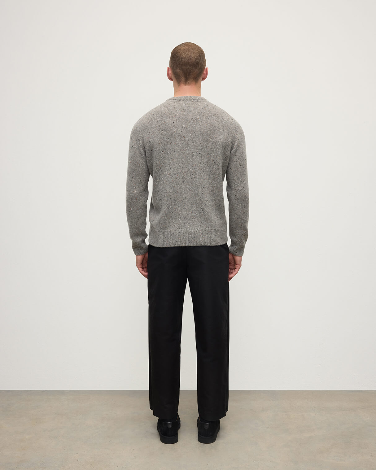 Model wearing Johnstons of Elgin AW25 Men's Knitwear Peregrine Donegal Grey Donegal Cashmere Marl Jumper Back KAC05287006335
