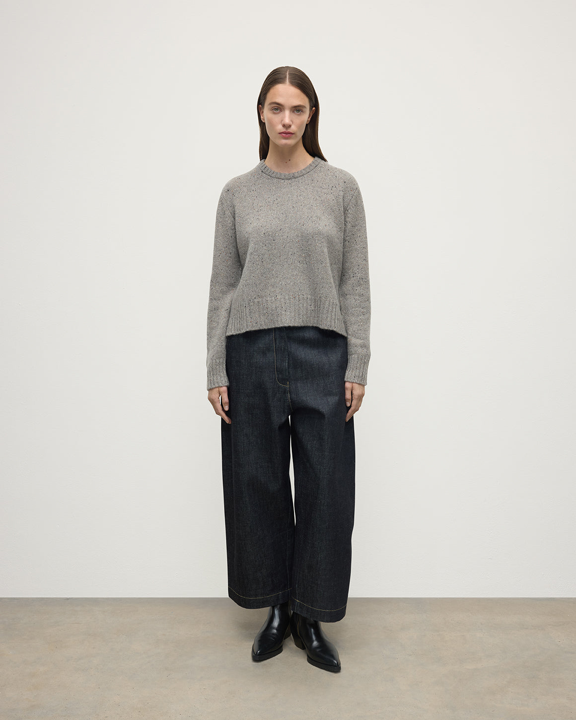 Model wearing Johnstons of Elgin AW25 Women's Knitwear Peregrine Donegal Donegal Cashmere Grey Jumper Front View KAC05289006335