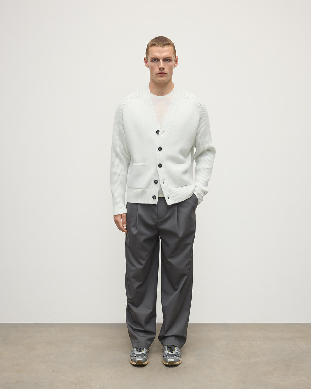 Johnstons of Elgin AW25 Men's Knitwear Zinc White Ribbed Cashmere White Cardigan KAC05601HA0371