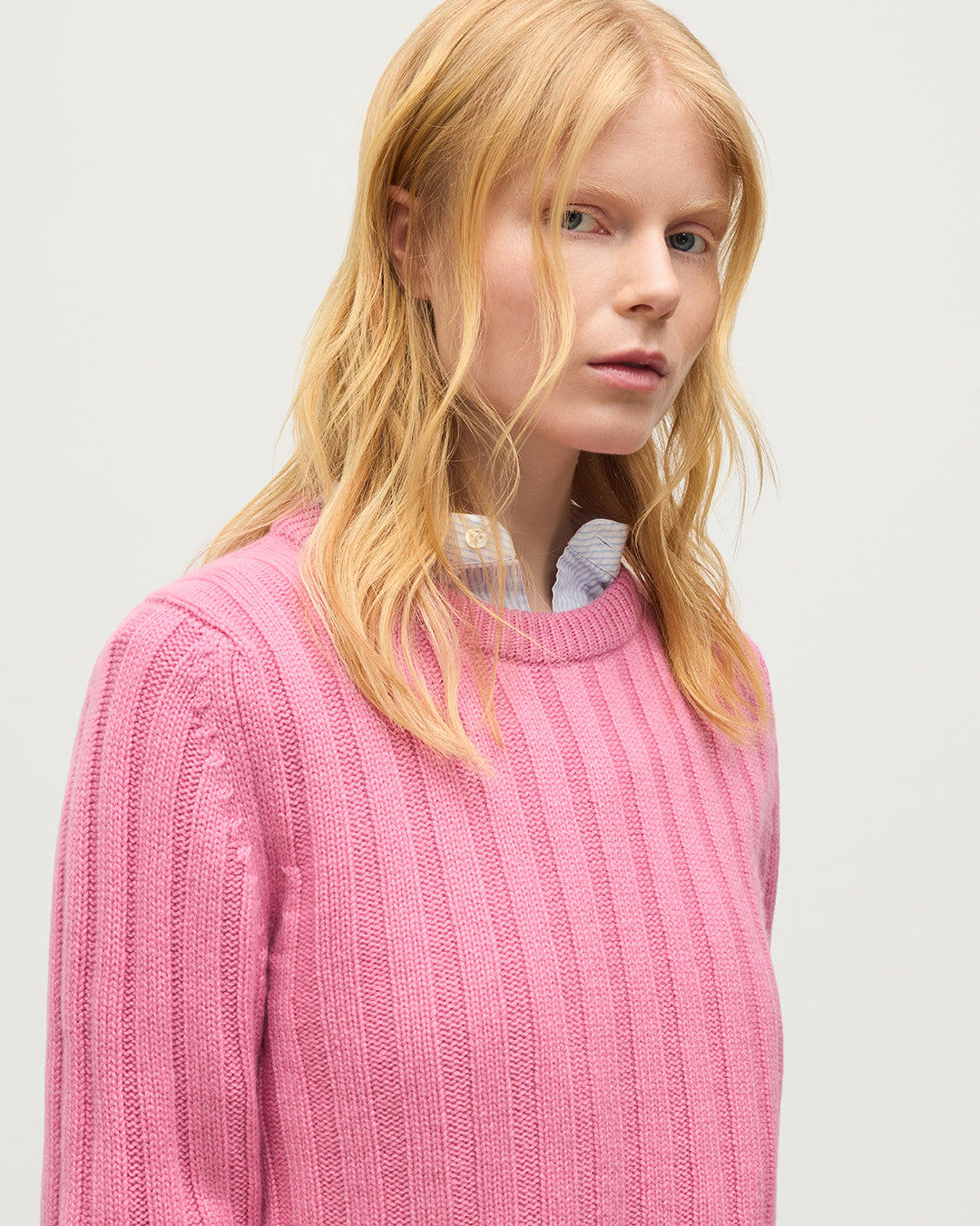 JOHNSTONS OF ELGIN LECHT CREW SWEATER PETITE CASHMERE FLAT RIB ROUND NECK SWEATER - 8 PLY PINK 100% CASHMERE KAC05706SE5394