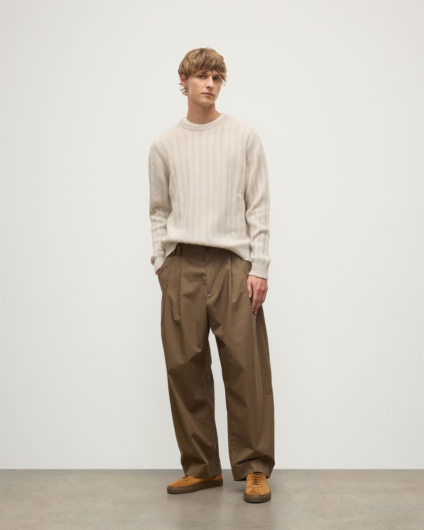 JOHNSTONS OF ELGIN MENS PEEL CREW SWEATER NATURAL 100% CASHMERE ON A MODEL OVER A WHITE T-SHIRT WITH BROWN TROUSERS KAC05751HA0402
