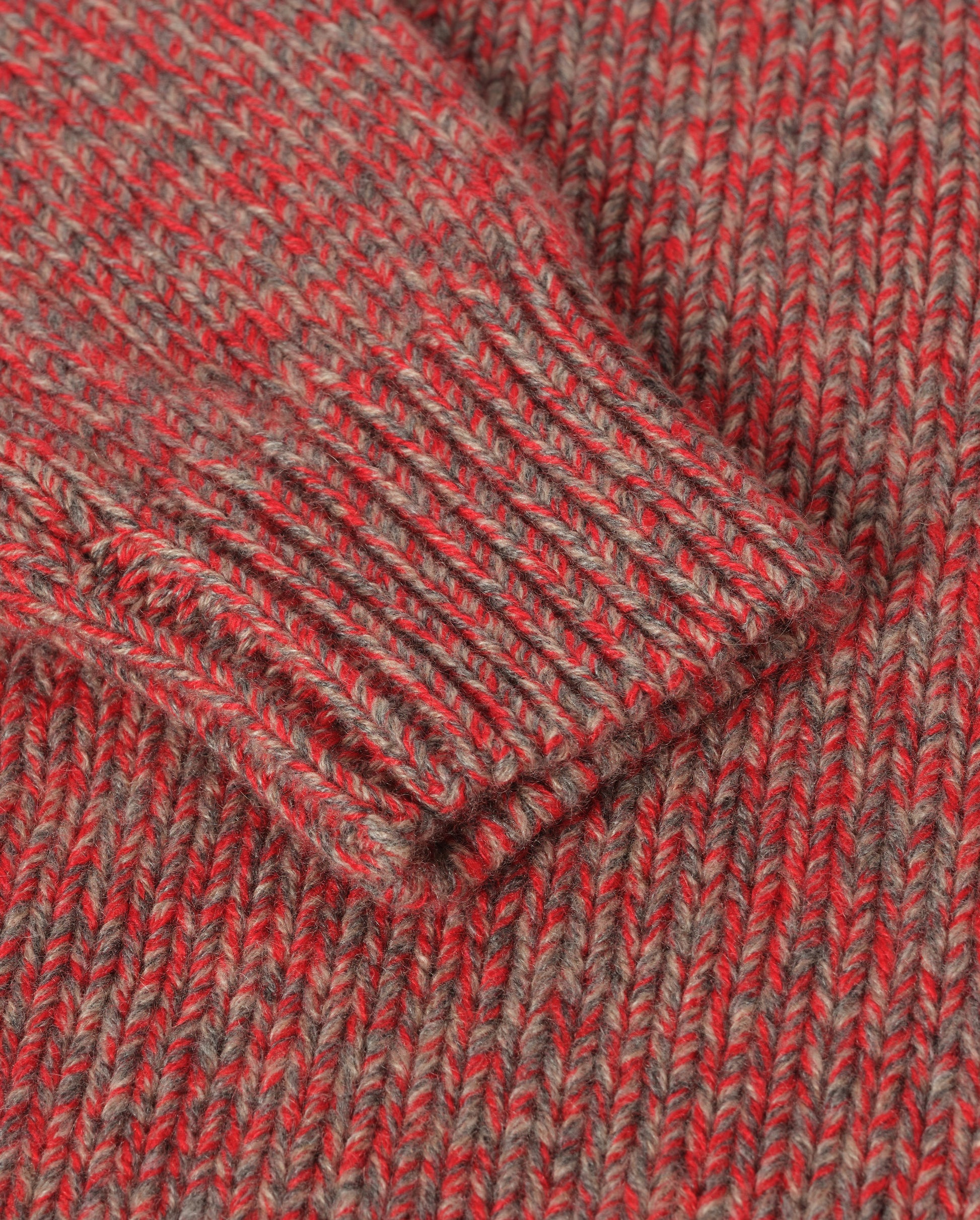 JOHNSTONS OF ELGIN FYFE CREW SWEATER CASHMERE 3 COLOUR MARL CREW SWEATER - 6 PLY RED MARL 100% CASHMERE KAC05753007014